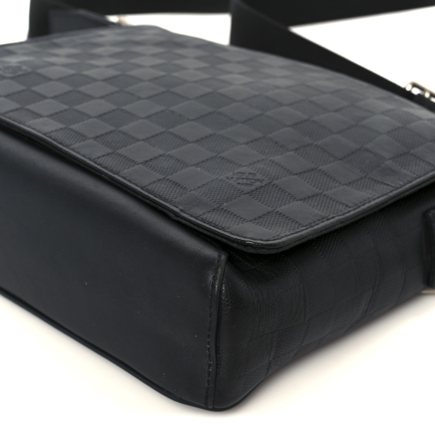 Damier Infini District PM Onyx