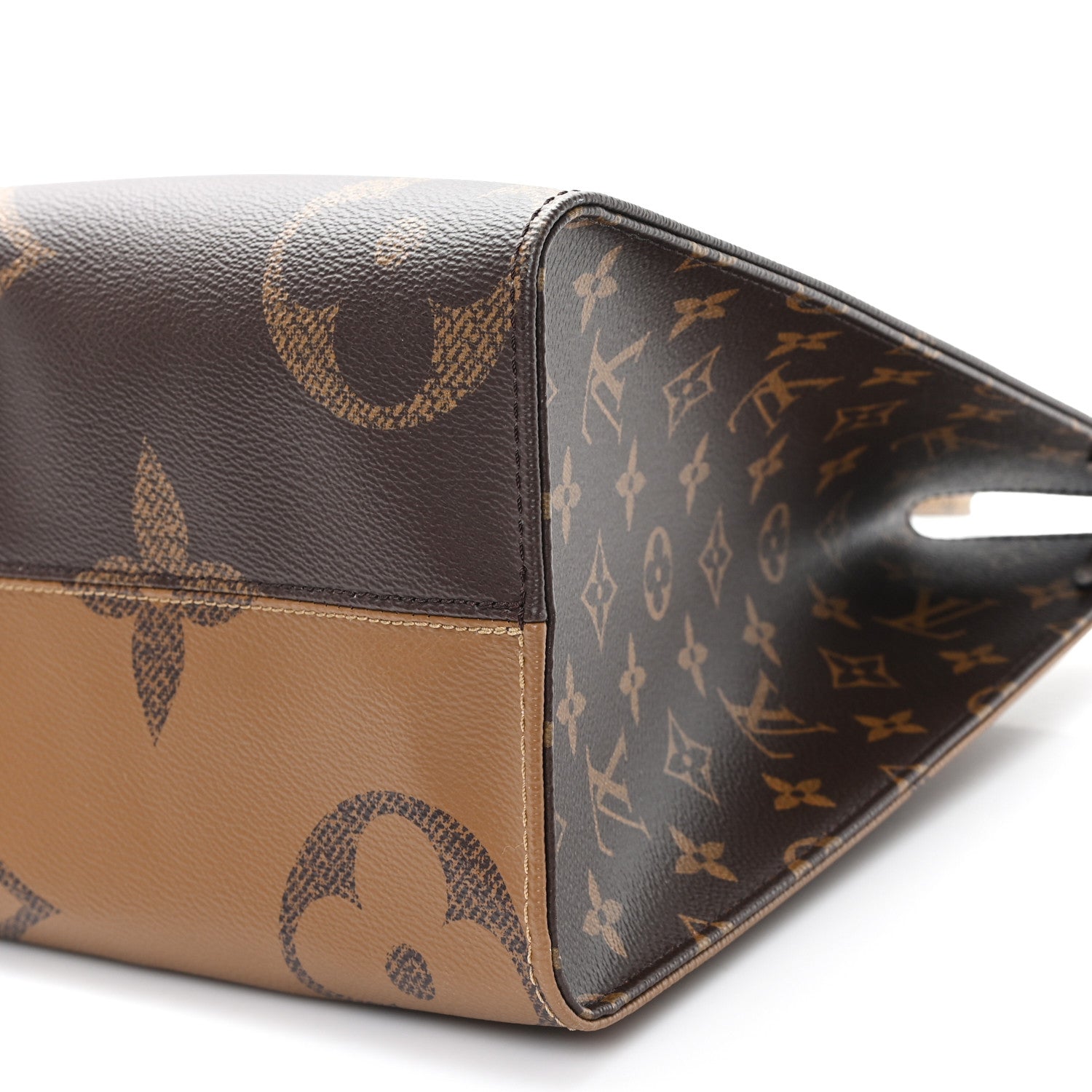 Reverse Monogram Giant Onthego MM