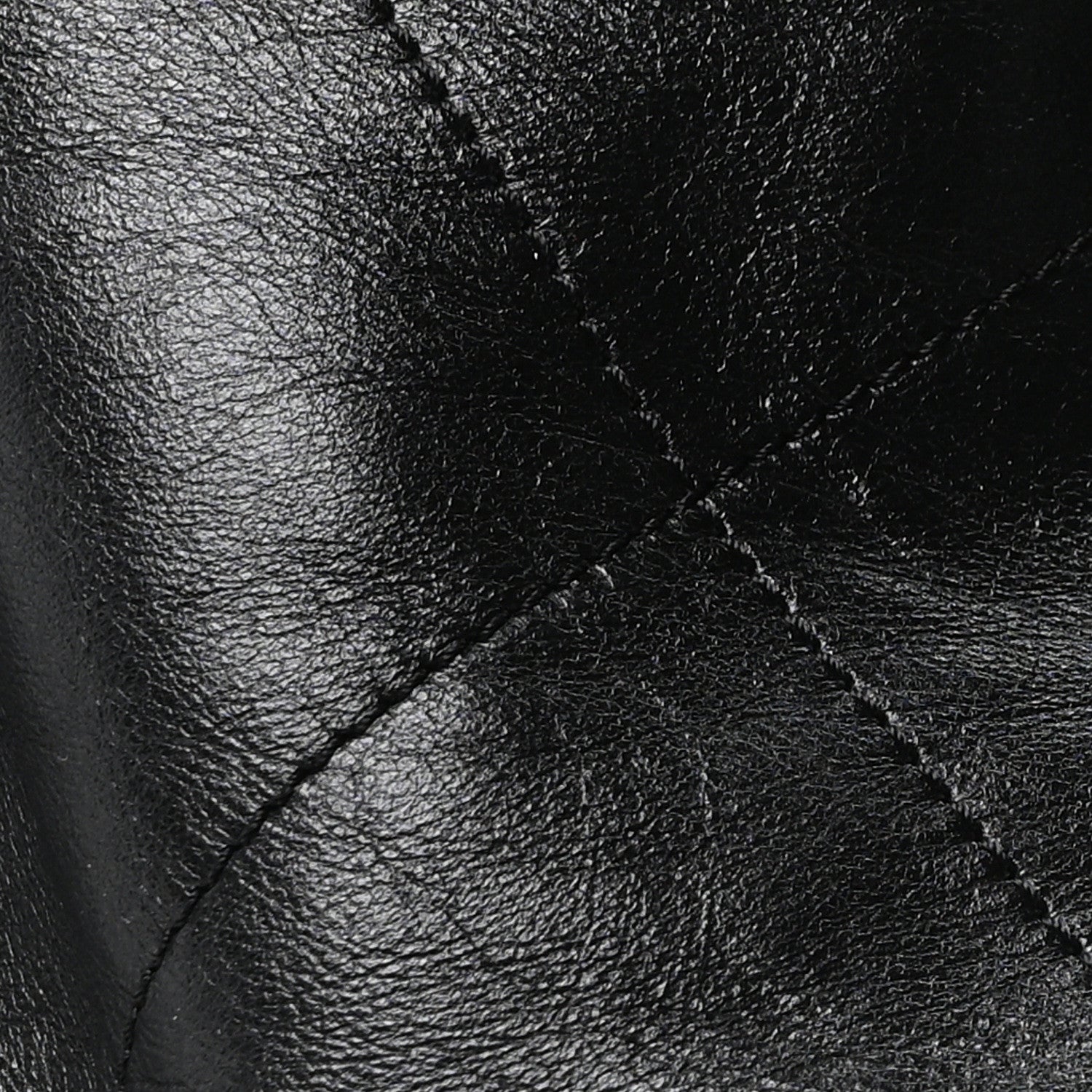 Shiny Calfskin Quilted Chanel 22 Black
