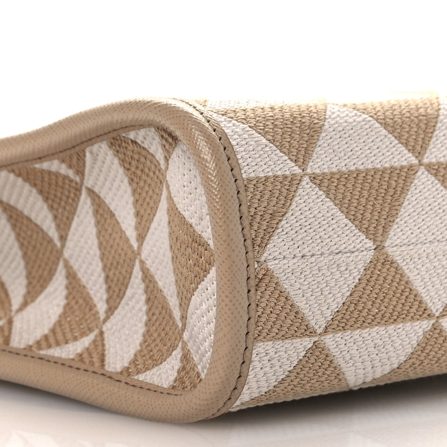 Jacquard Saffiano Triangolo Symbole Embroidered Micro Tote Corda Talco