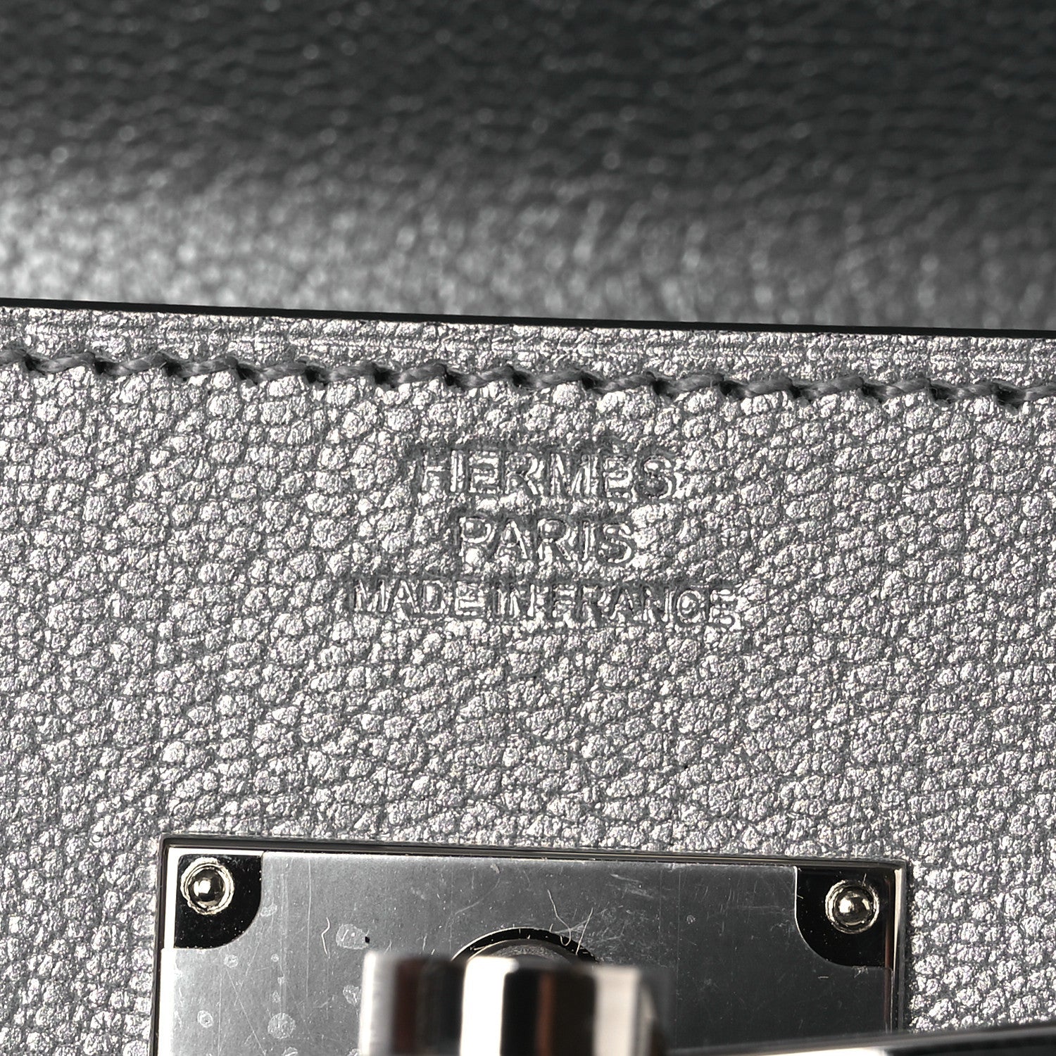 Metallic Chevre Chamkilight Kelly Wallet To Go Argent