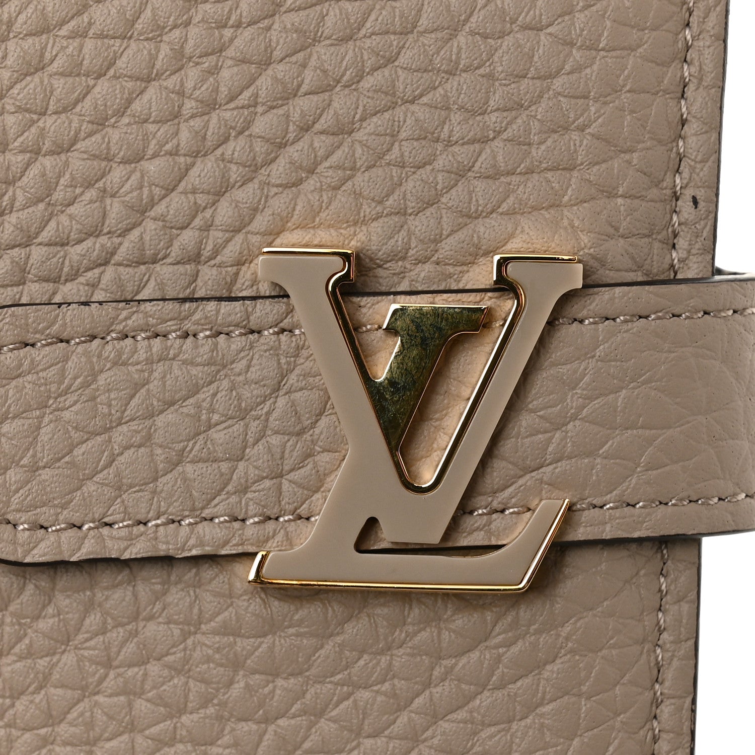 Taurillon LV Vertical Capucines Wallet Galet Aquamarine