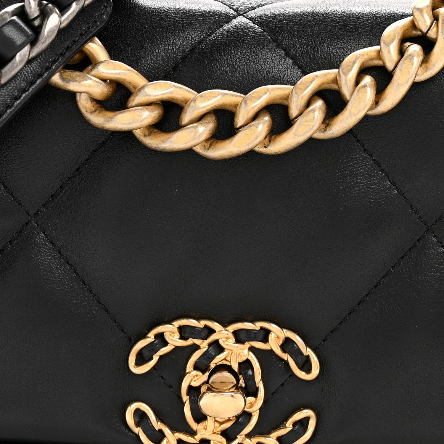 Lambskin Quilted Medium Chanel 19 Flap Black