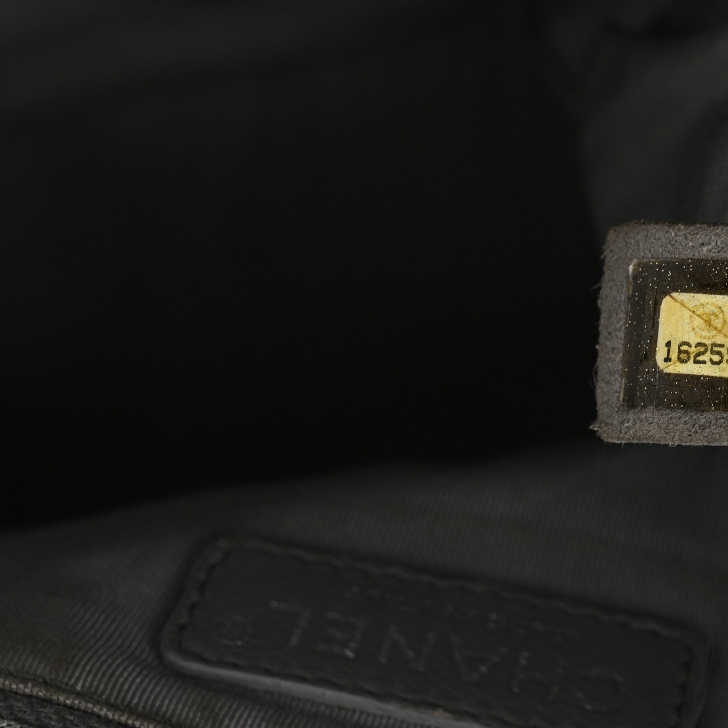 Calfskin Medium On the Bund Flap Black