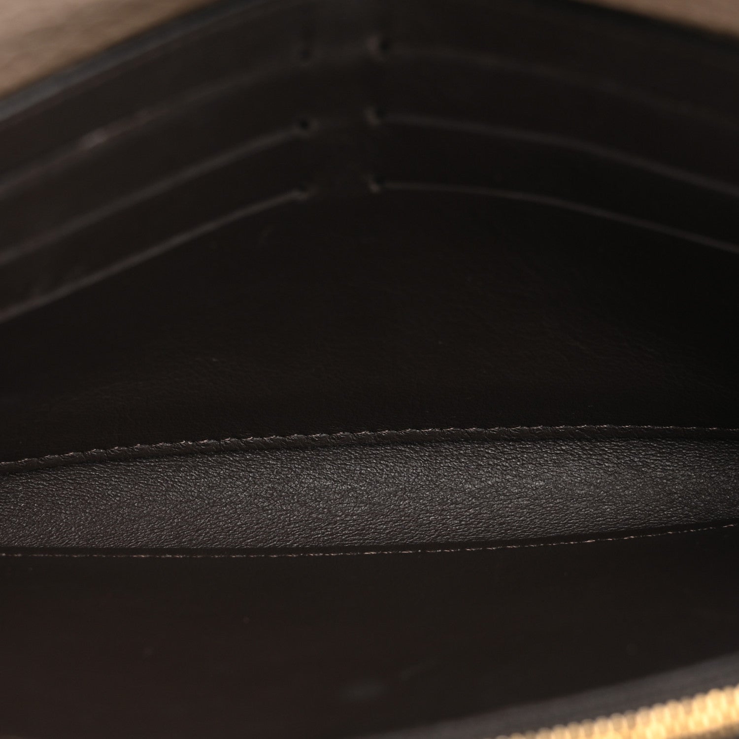 Taurillon Capucines Wallet Galet