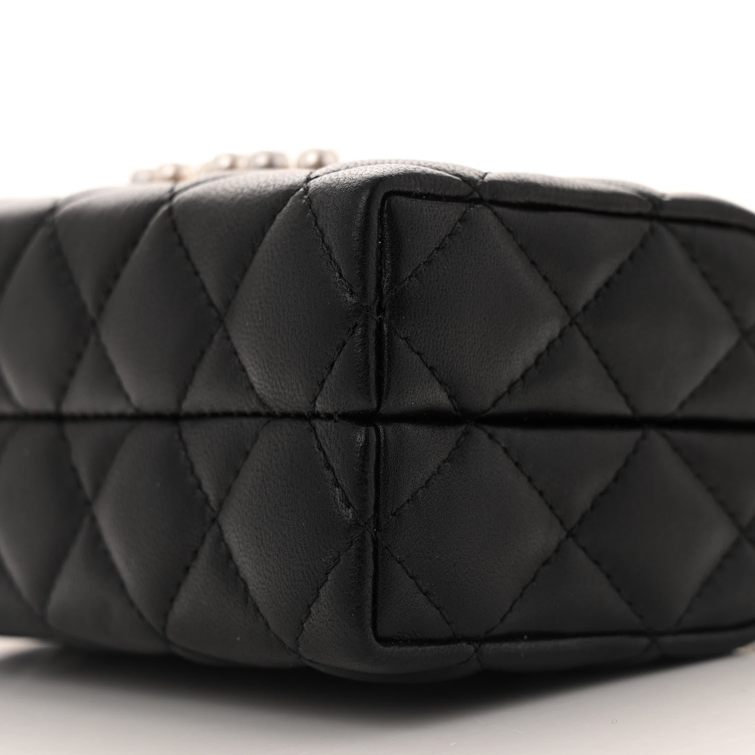 Lambskin Quilted Pearl CC Vanity Case Black