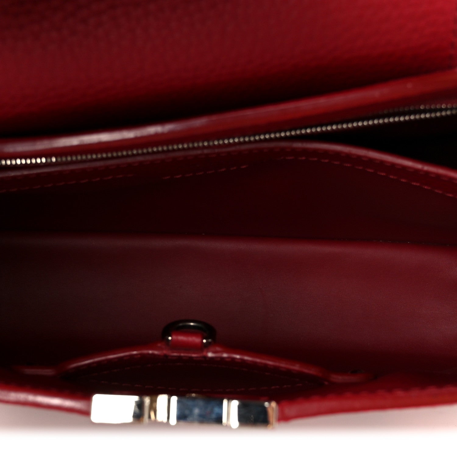 Taurillon Chevron Capucines PM Cherry