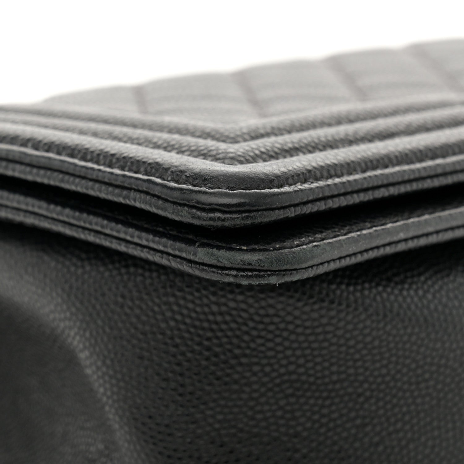 Caviar Quilted Medium Boy Flap Black