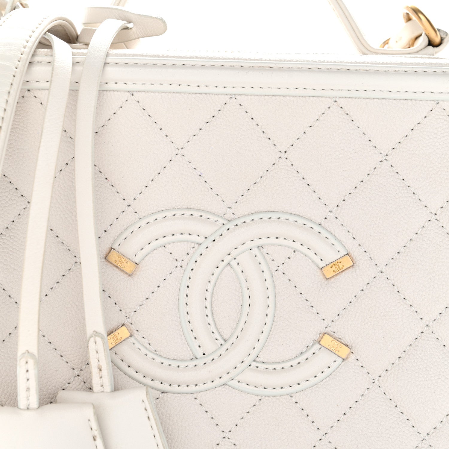 Caviar Quilted Medium CC Filigree Vanity Case White
