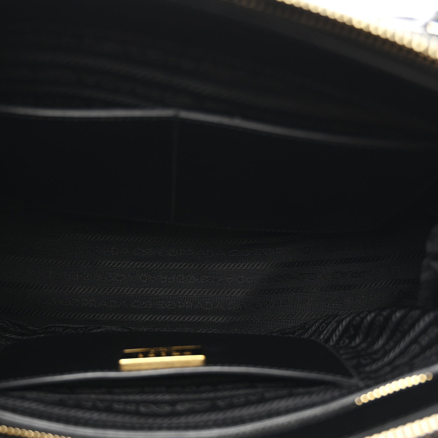 Saffiano Lux Medium Galleria Double Zip Black Black