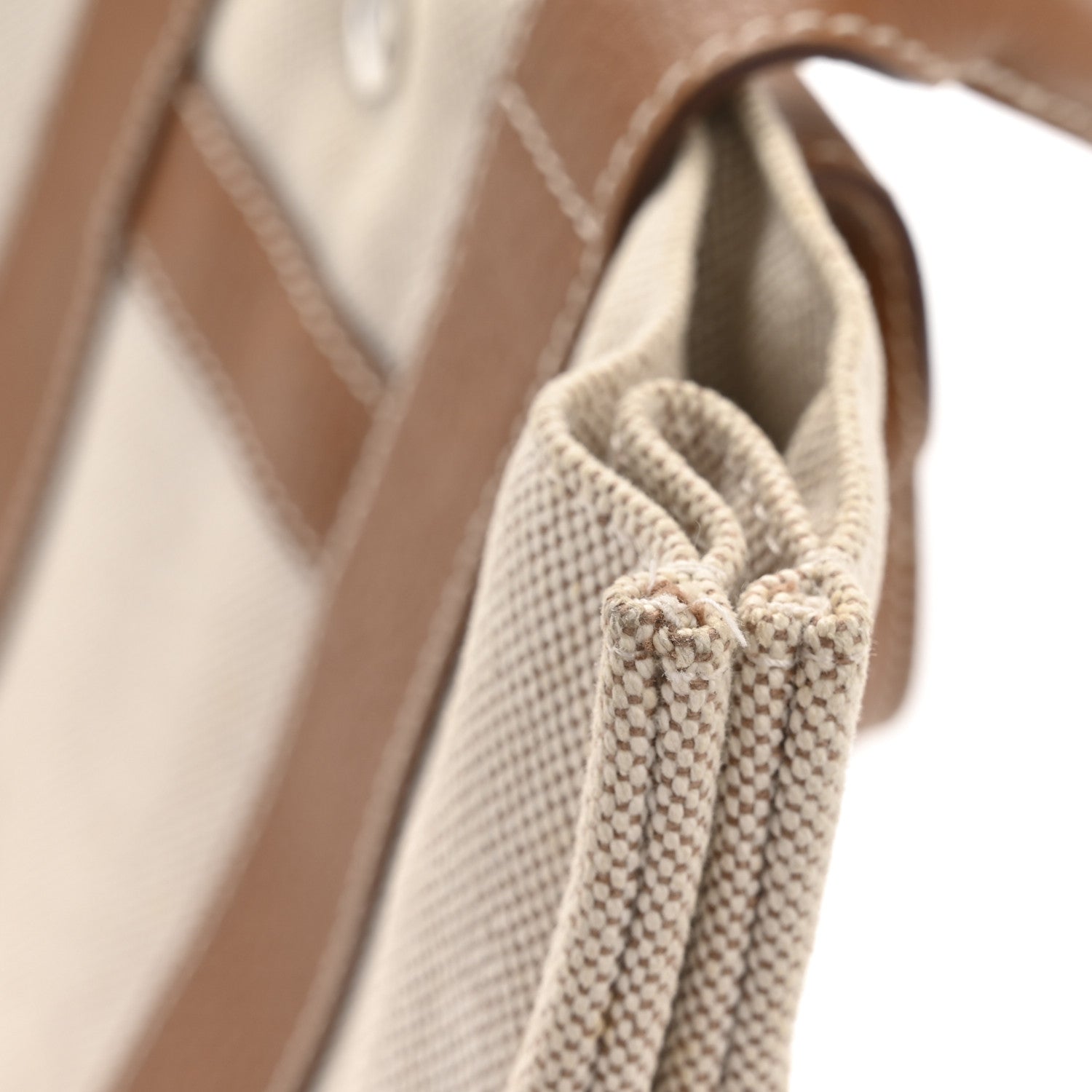 Toile Taurillon Clemence Sac Harnais Tote PM Beige Gold