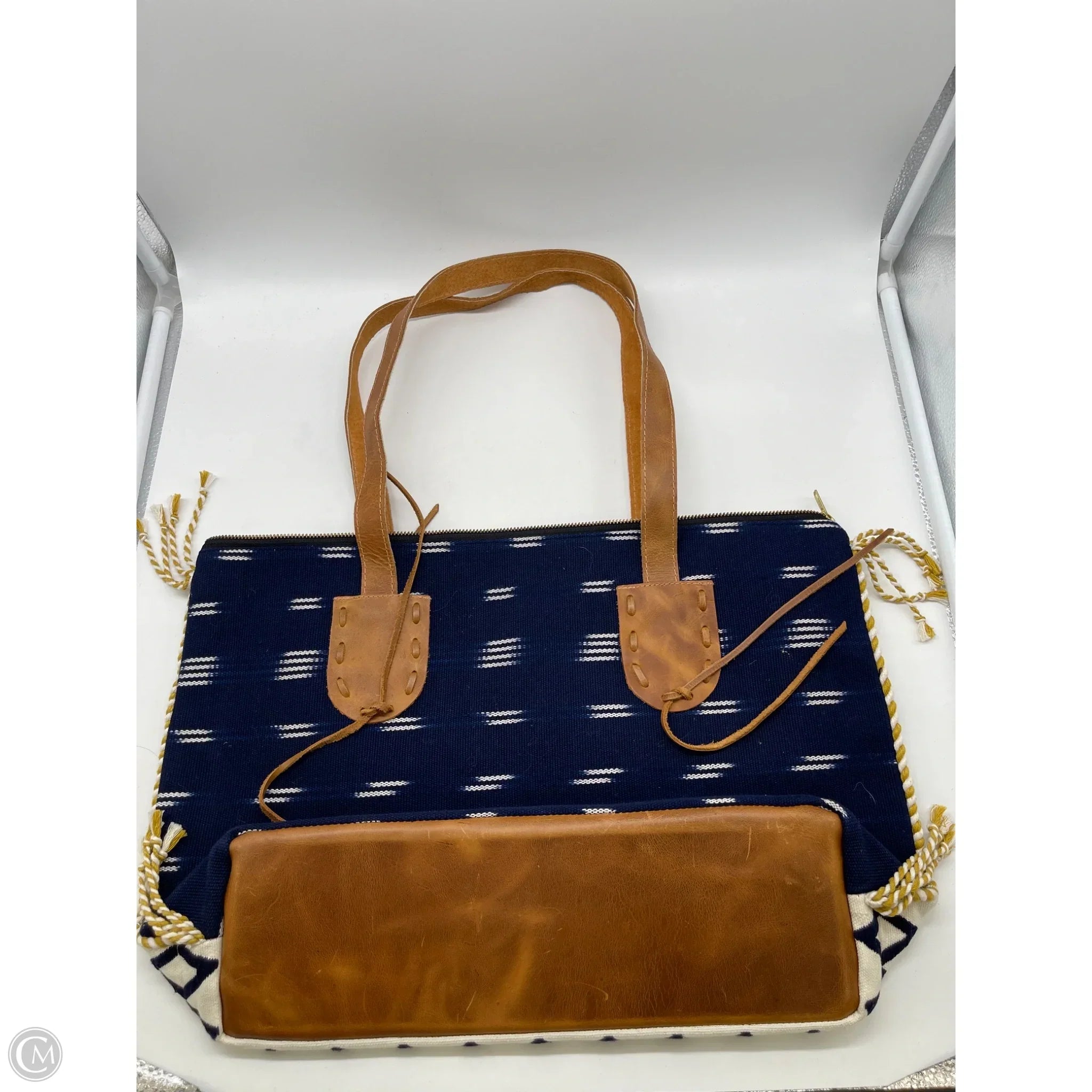 Tote By Cmb, Size: Large