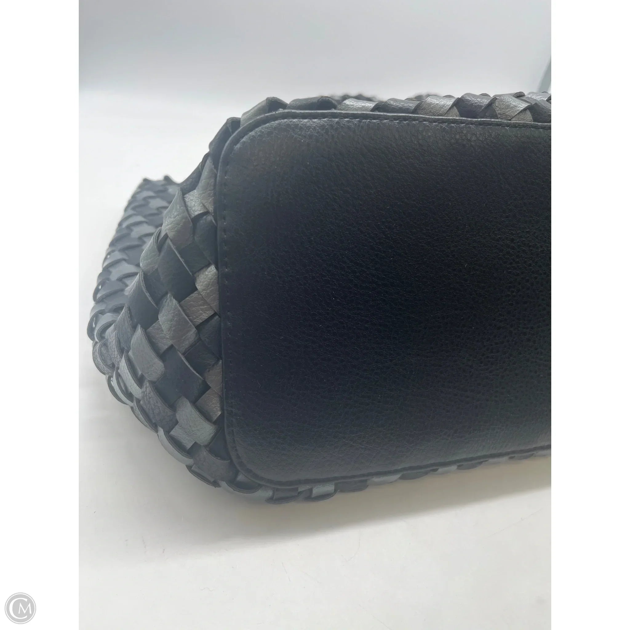 Tote By Clothes Mentor, Size: Medium