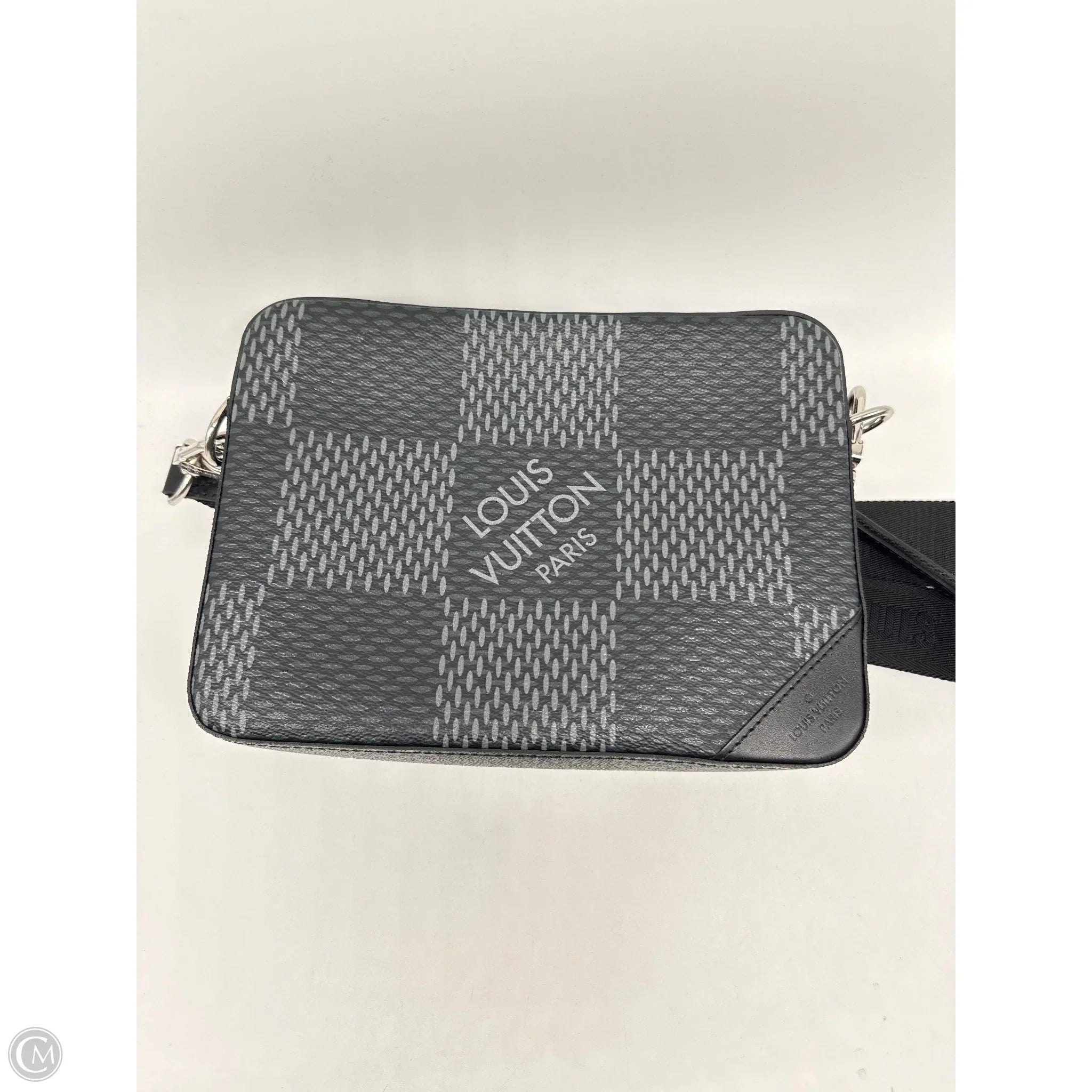 Crossbody Luxury Designer By Louis Vuitton, Size: Medium