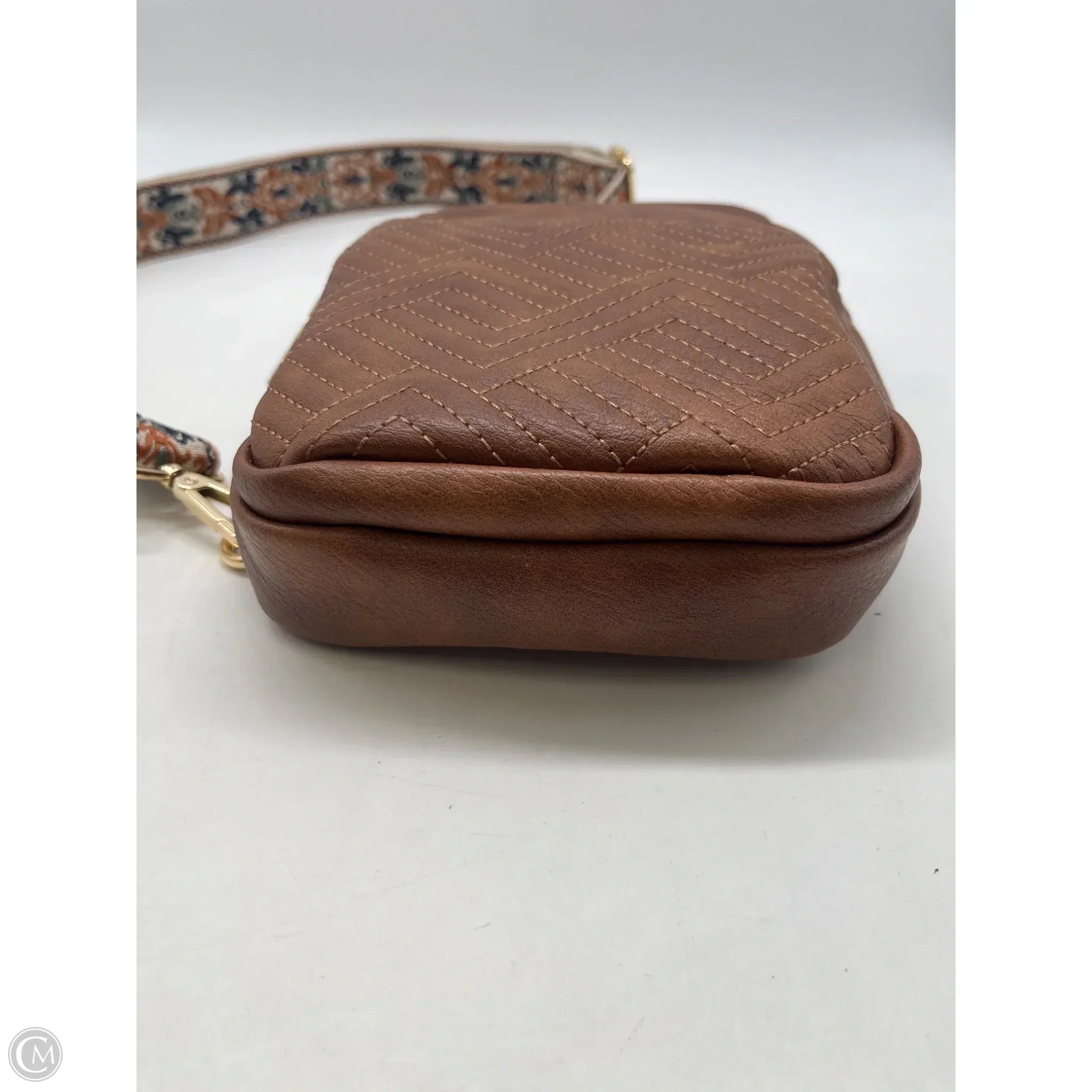 Crossbody By Clothes Mentor, Size: Medium