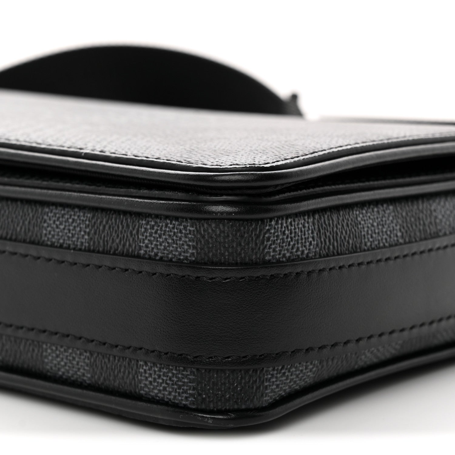 Damier Graphite 3D Studio Messenger