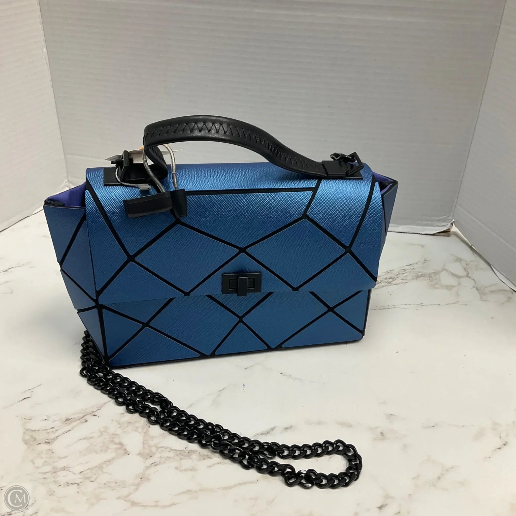 Crossbody By Clothes Mentor, Size: Medium