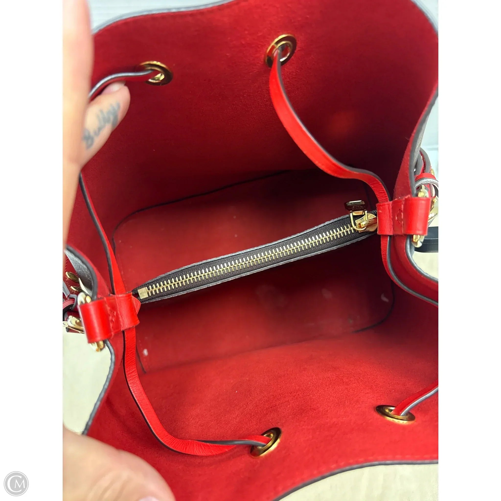 Handbag Luxury Designer By Louis Vuitton, Size: Medium