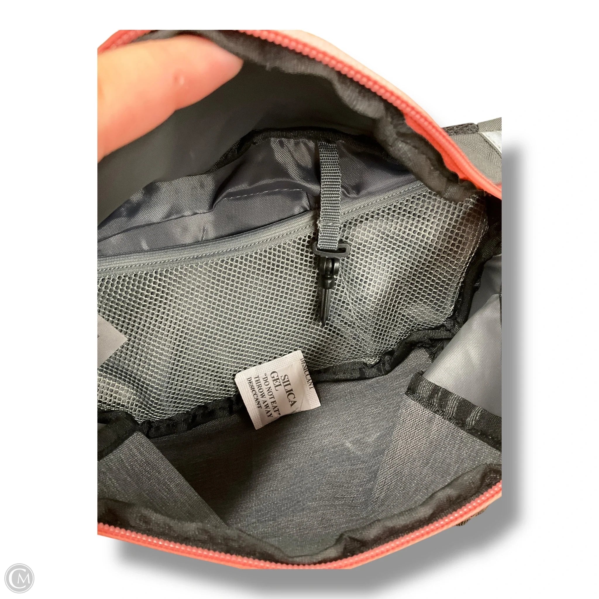 Belt Bag By Clothes Mentor, Size: Medium