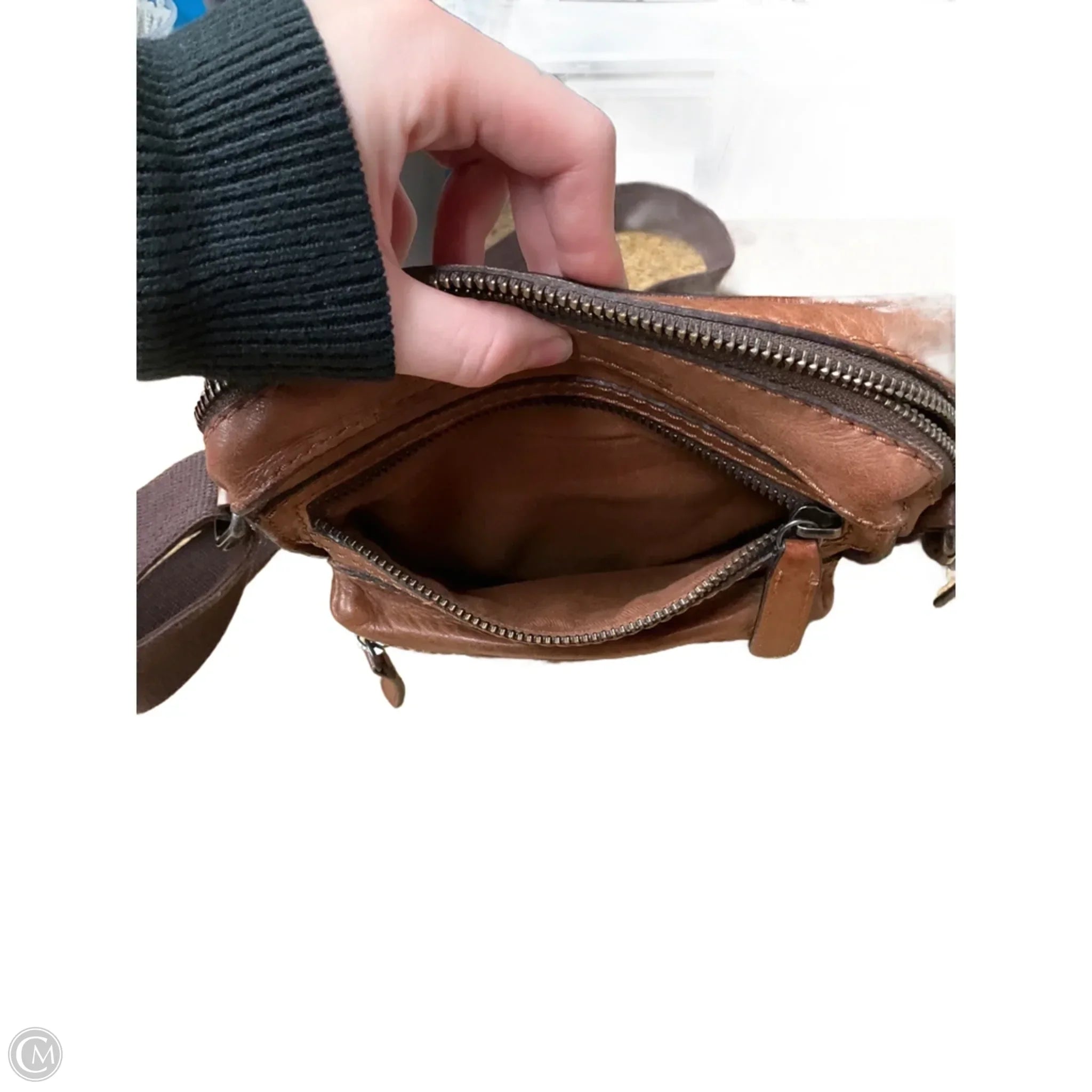 Crossbody Leather By Clothes Mentor, Size: Medium