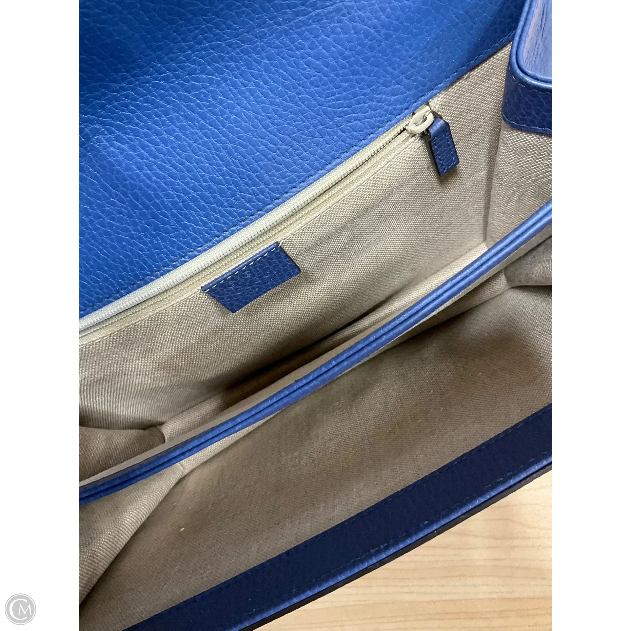 Crossbody Luxury Designer By Gucci, Size: Medium
