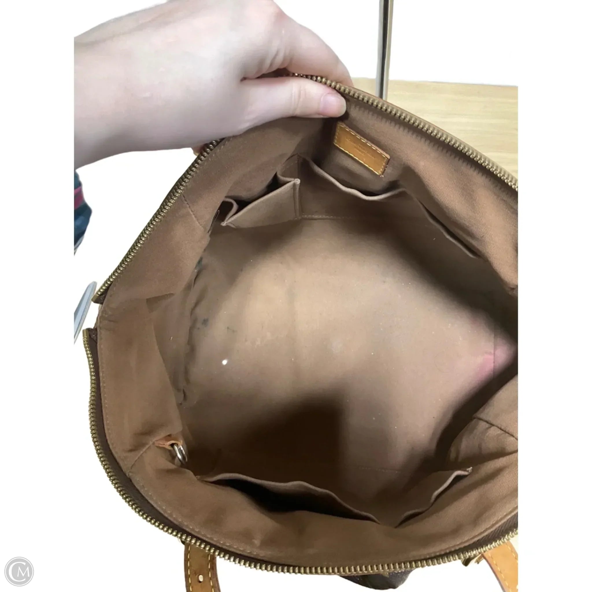 Handbag Luxury Designer By Louis Vuitton, Size: Medium