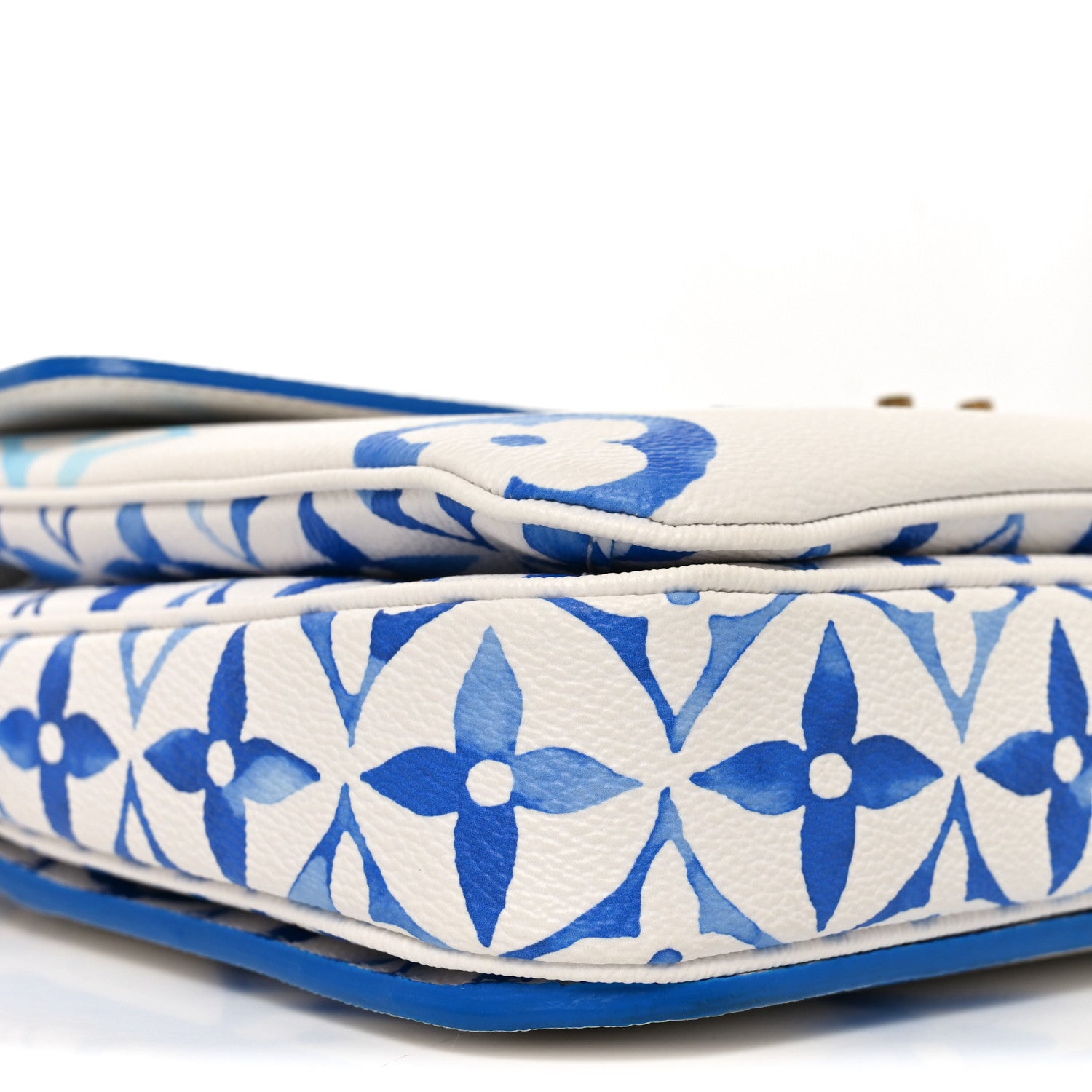 Monogram Giant By The Pool Pochette Metis MM Blue
