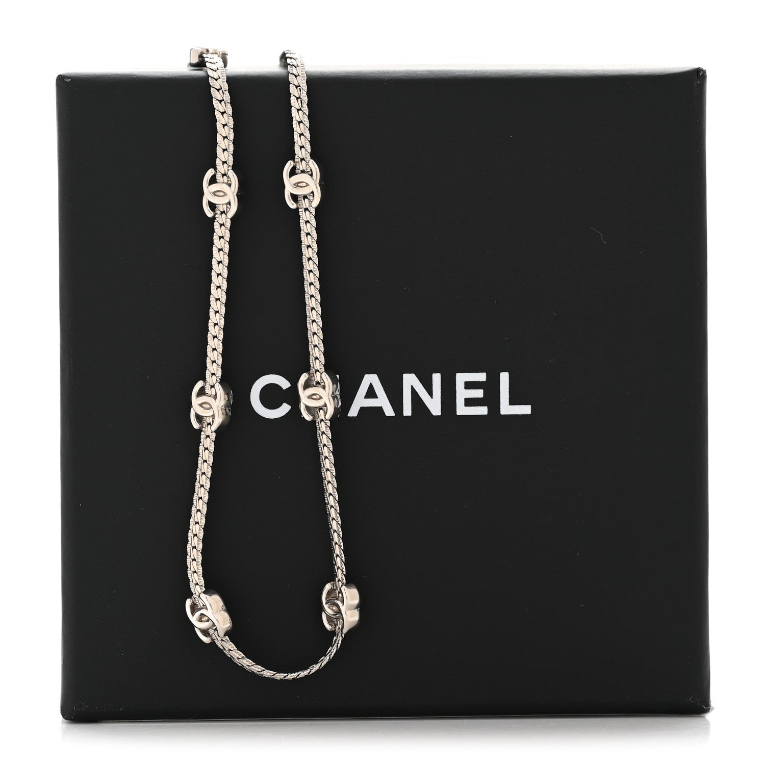 Metal CC Short Chain Necklace Silver
