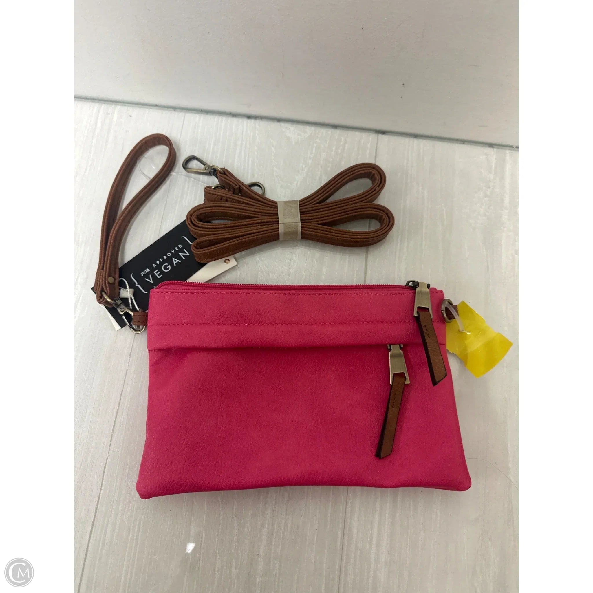 Wristlet Leather By Clothes Mentor, Size: Medium