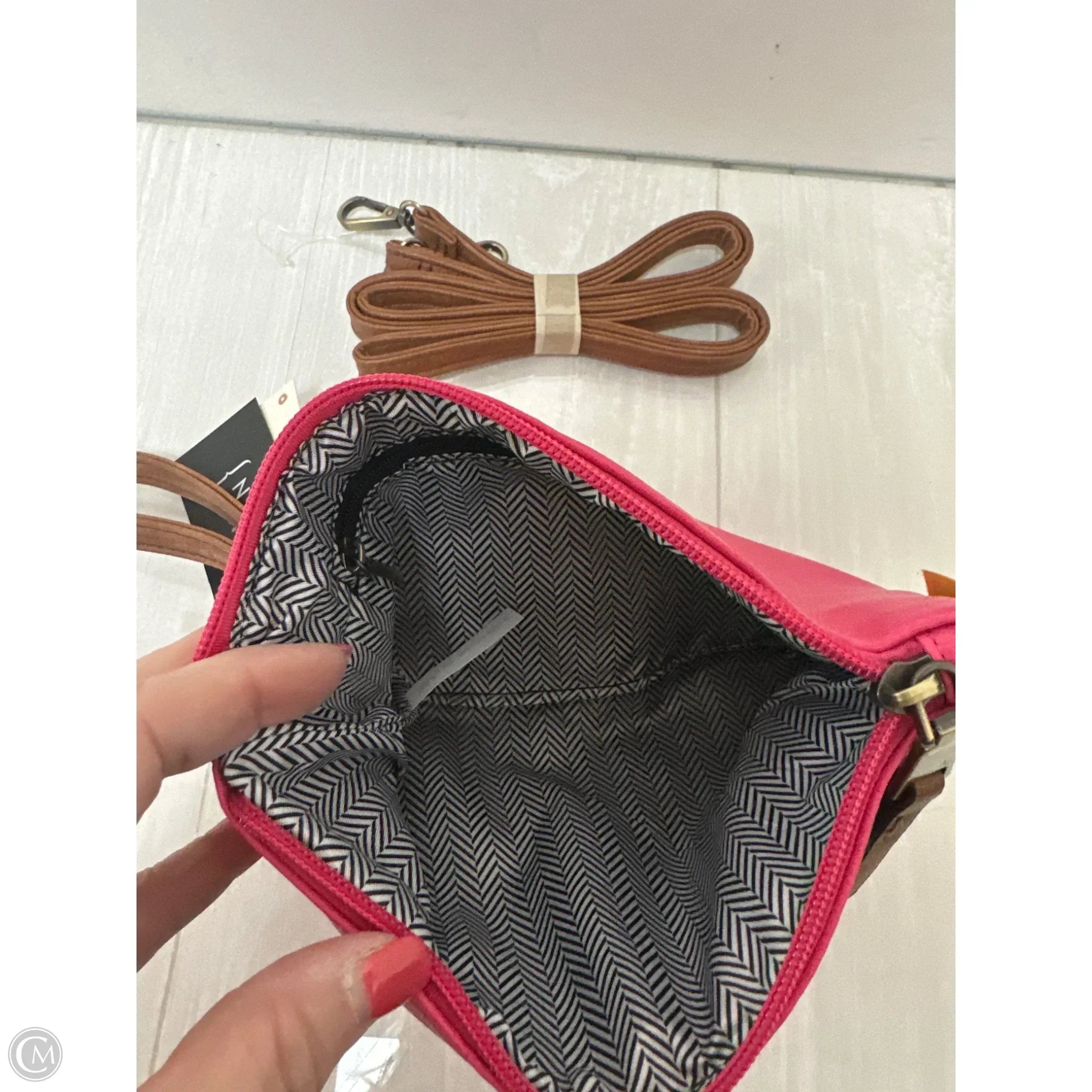 Wristlet Leather By Clothes Mentor, Size: Medium