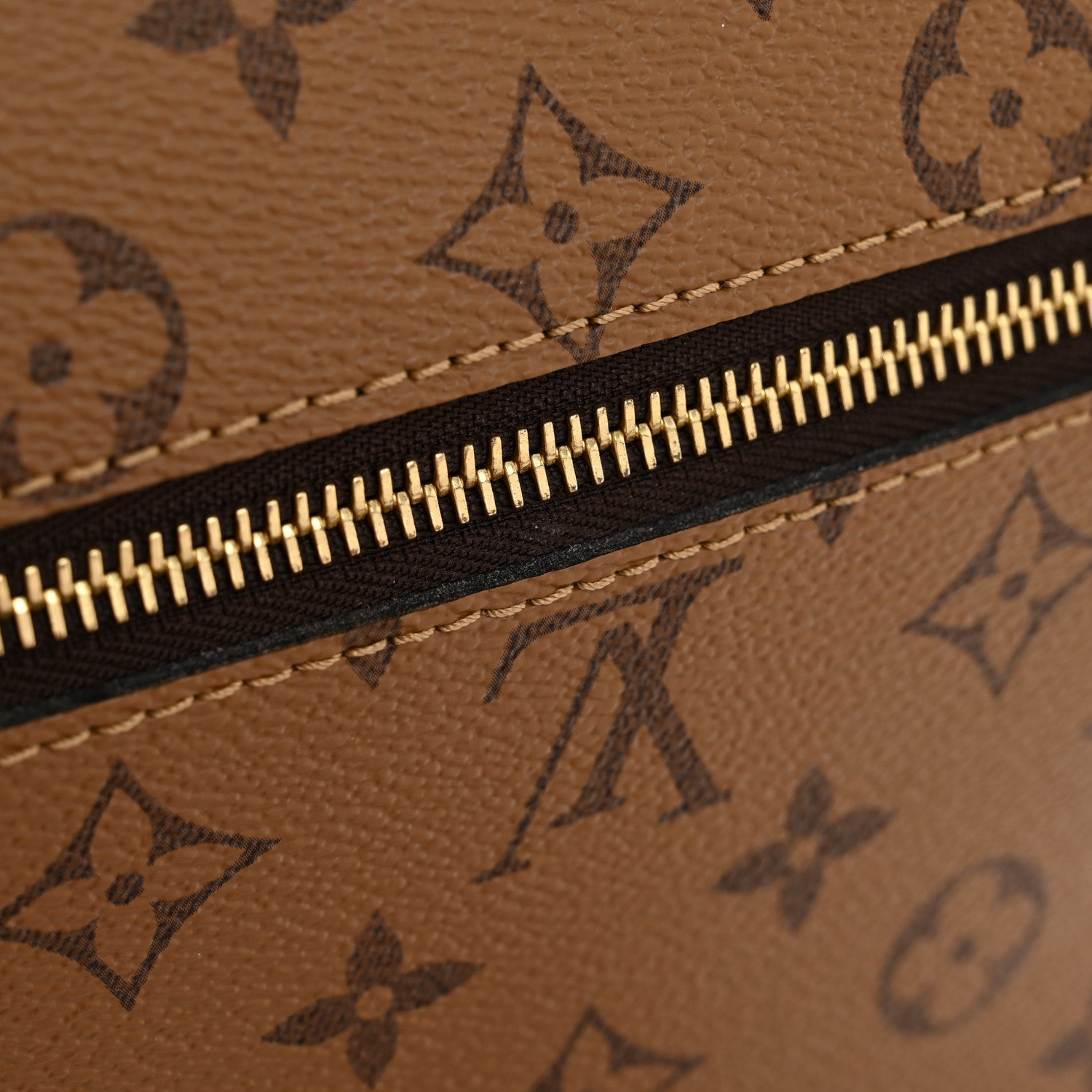 Reverse Monogram Pochette Metis