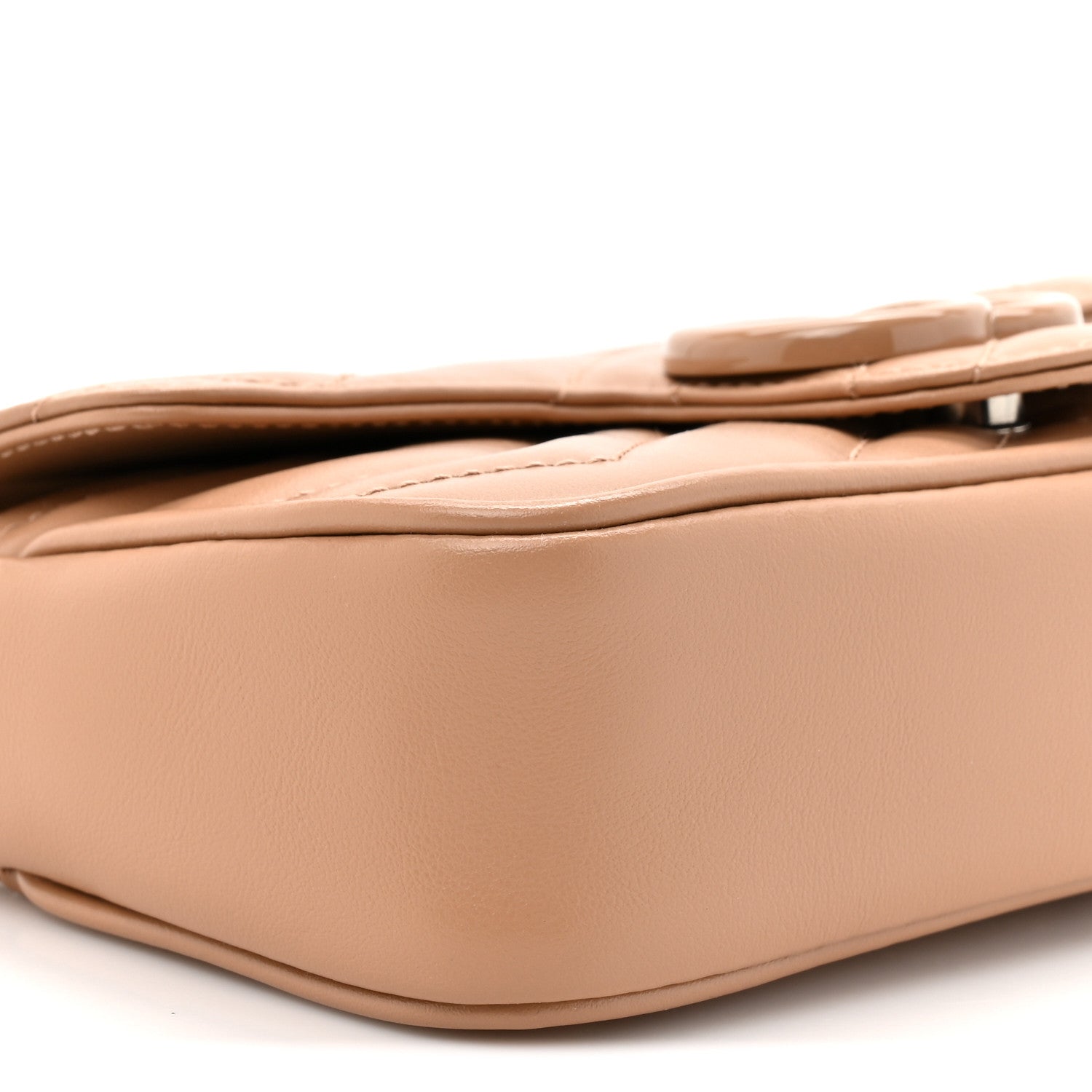 Calfskin Matelasse Monochrome Super Mini GG Marmont Shoulder Bag Camelia