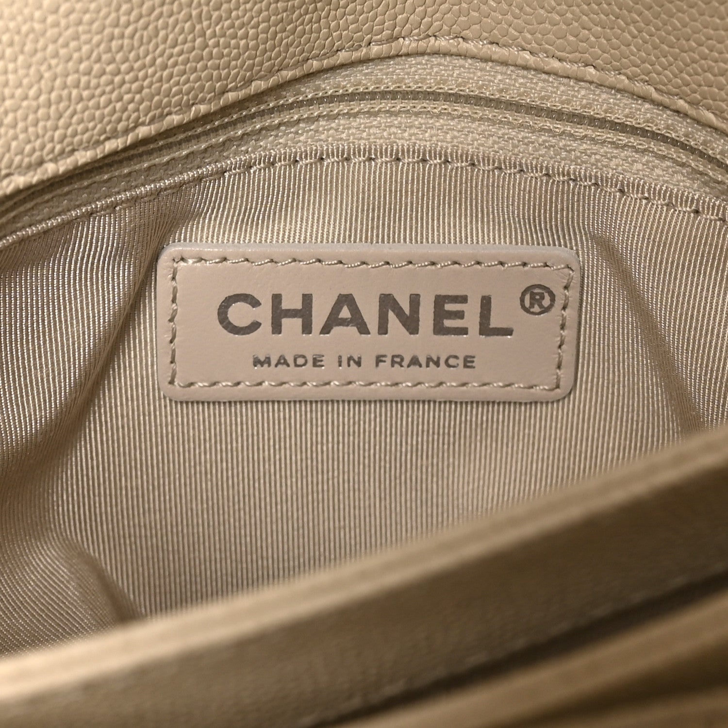 Caviar Quilted Medium Urban Companion Flap Ivory
