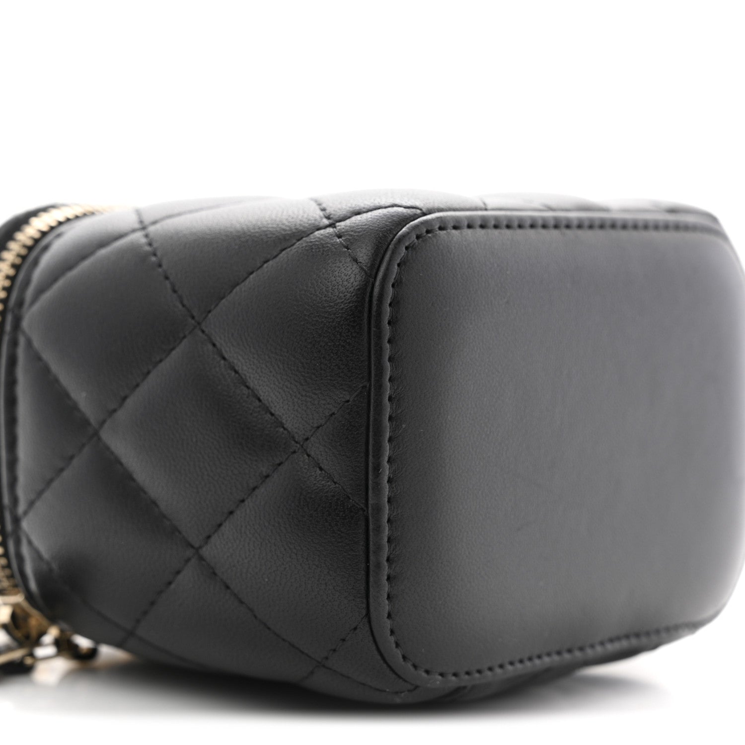 Lambskin Quilted Mini Pearl Crush Vanity Case With Chain Black