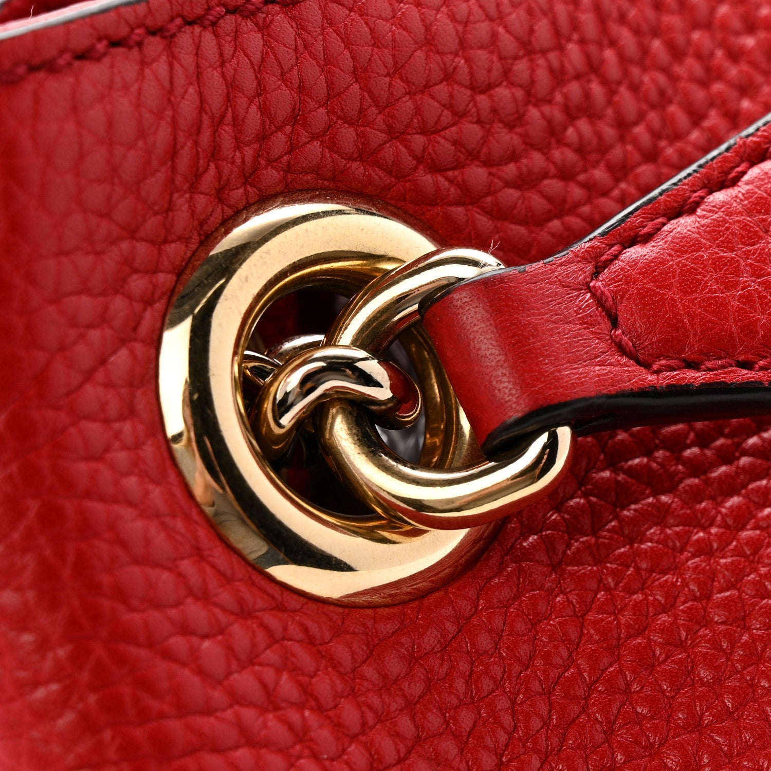 Pebbled Calfskin Medium Soho Chain Shoulder Bag Tabasco Red