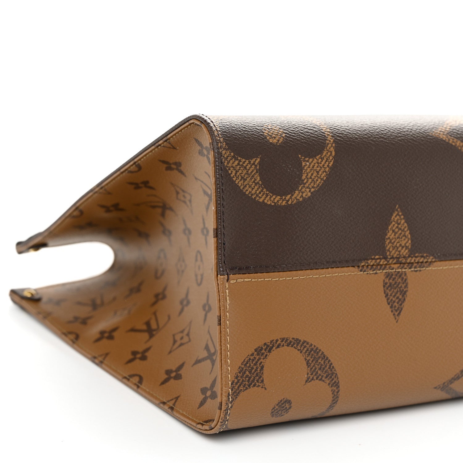 Reverse Monogram Giant Onthego MM