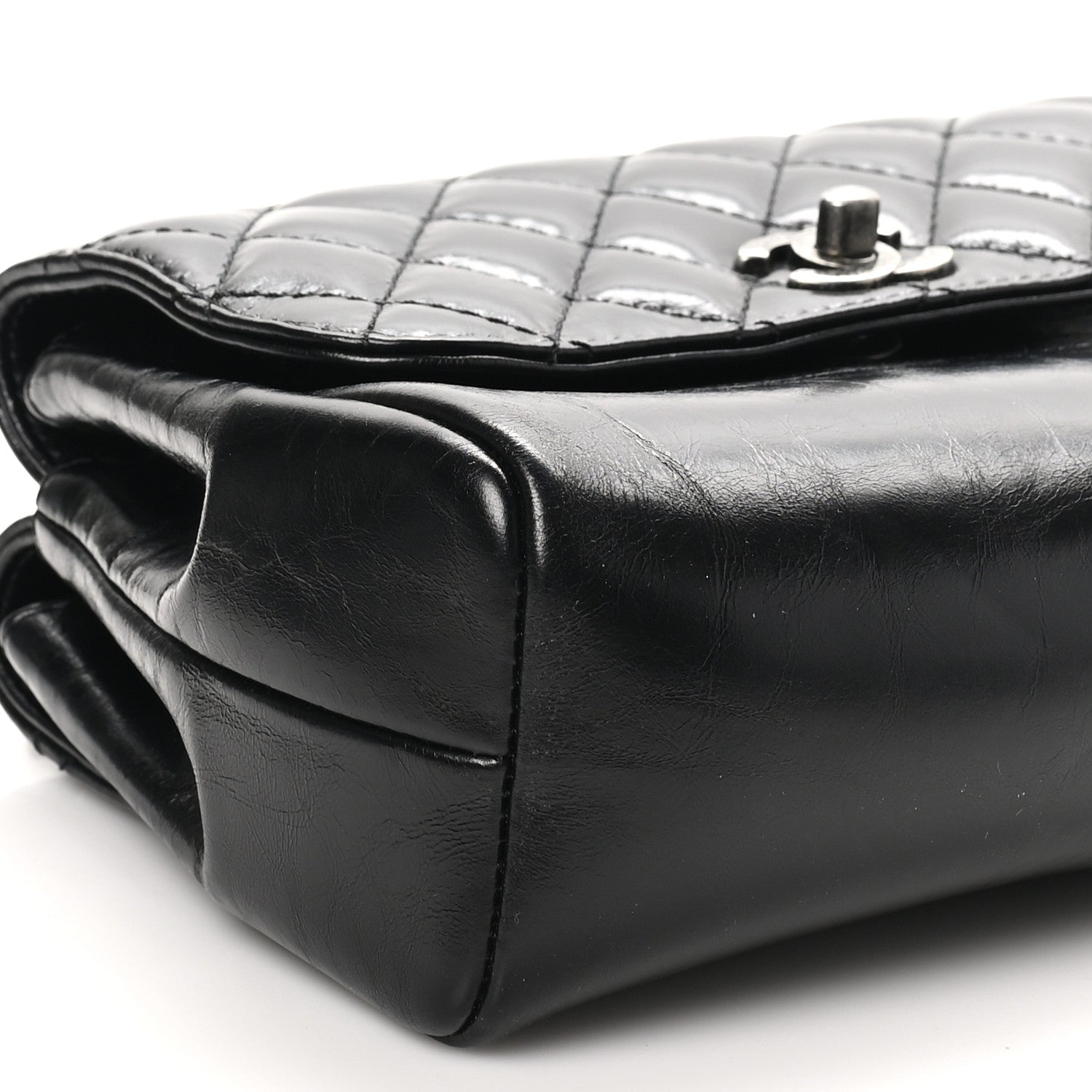 Glazed Calfskin Pilot Essentials Flap Black