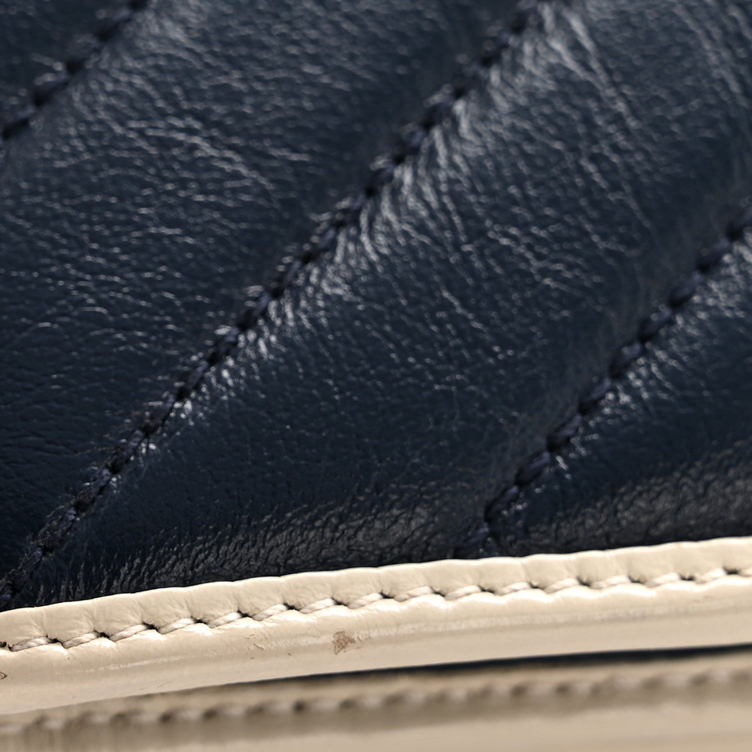 Vintage Effect Calfskin Matelasse Diagonal Torchon GG Marmont Continental Wallet Blue Agata Mystic White