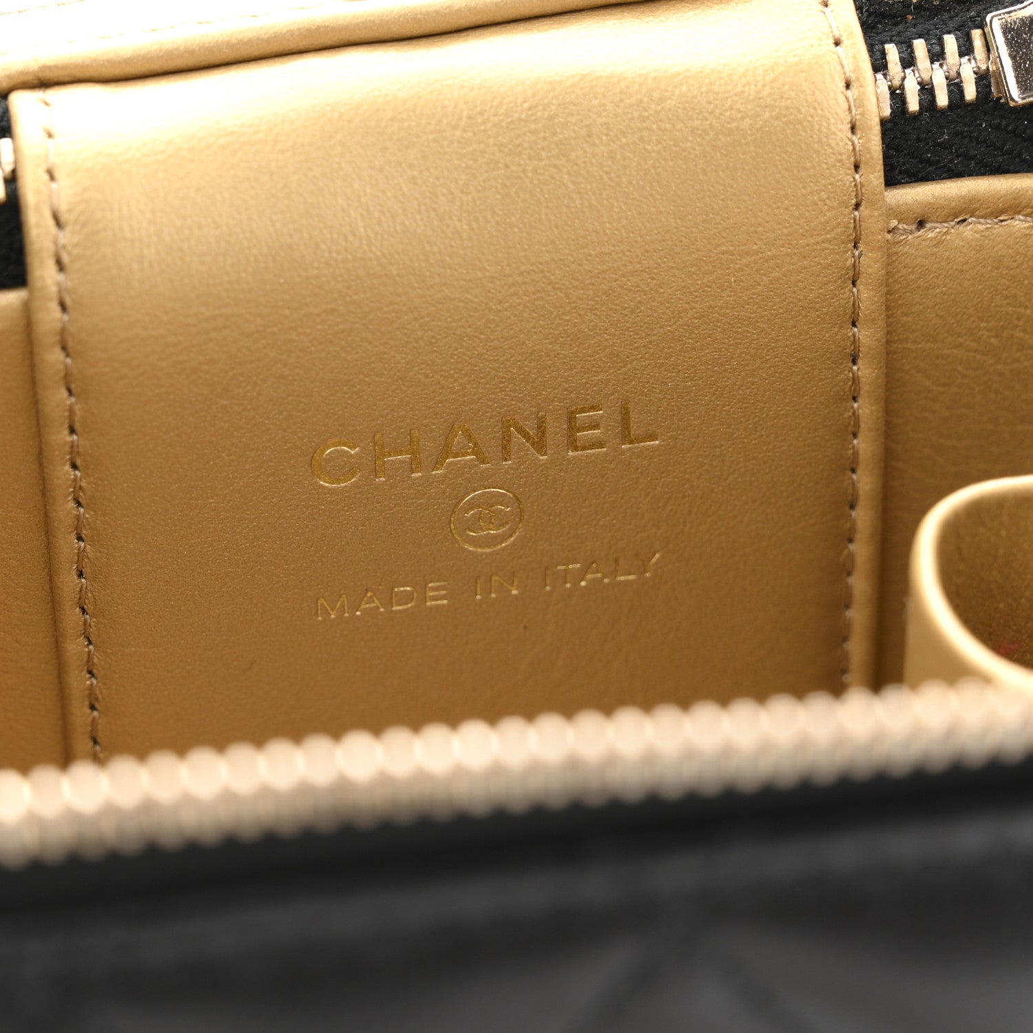 Lambskin Quilted Mini Pearl Crush Vanity Case With Chain Black