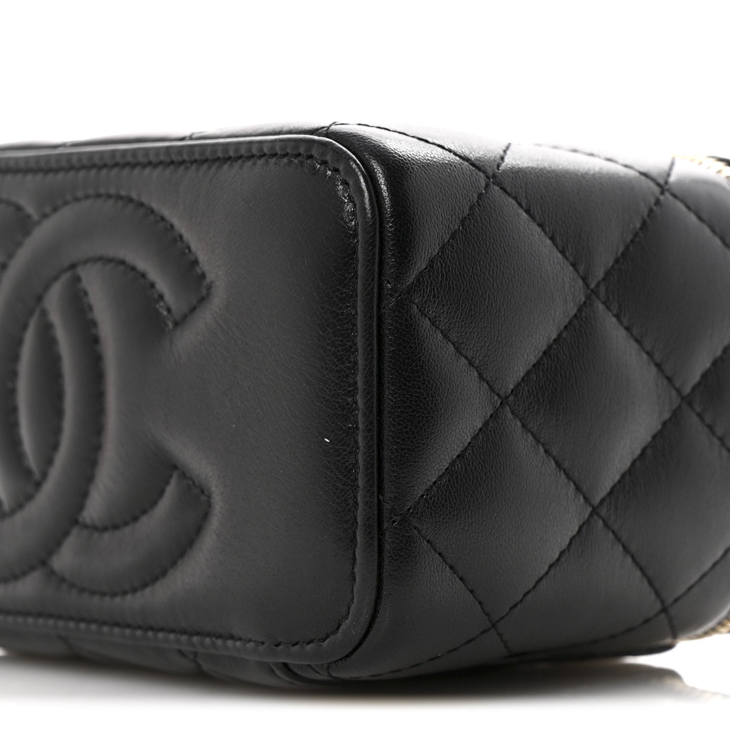 Lambskin Quilted Small Pearl Crush Vanity Case With Chain Black