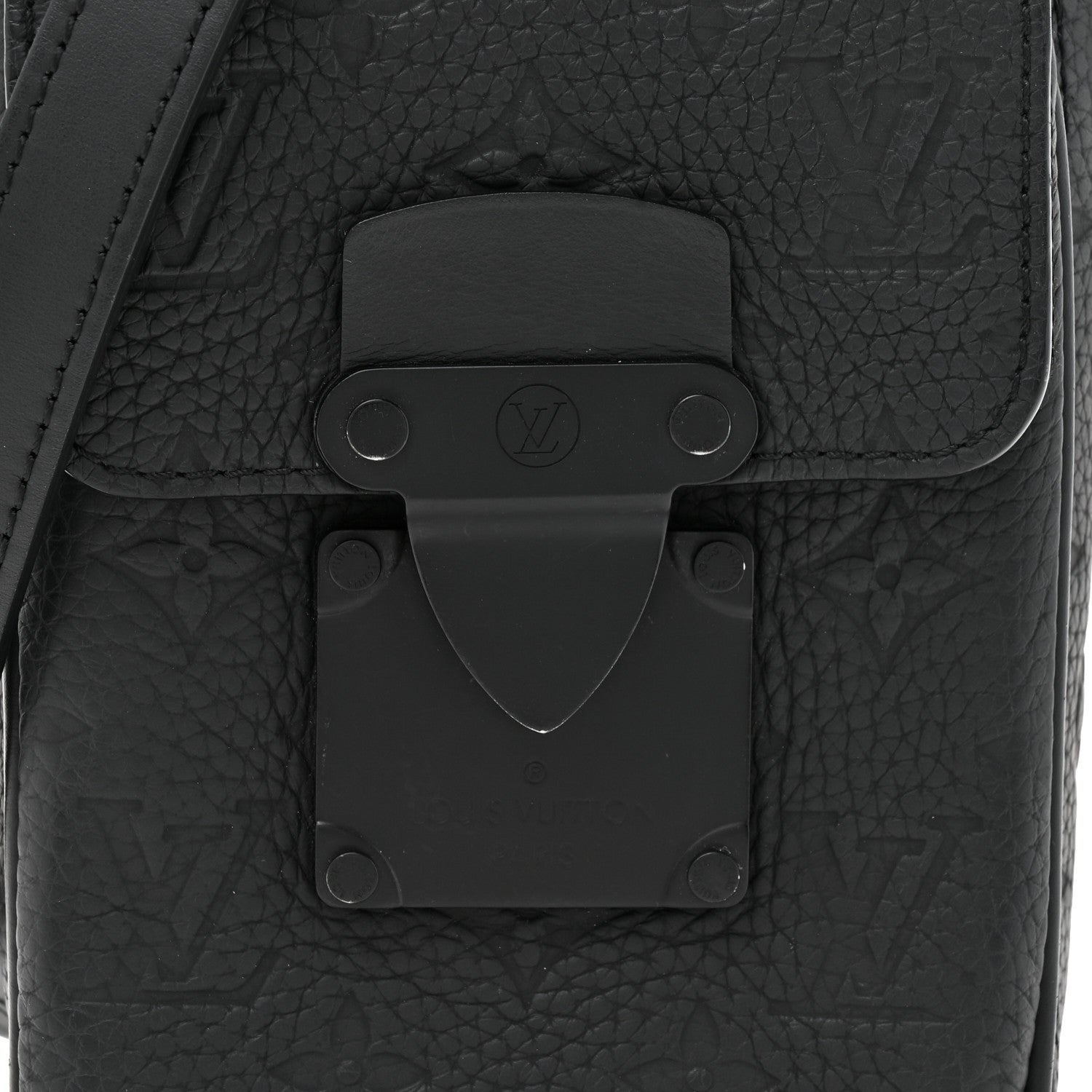 Taurillon Monogram S Lock Wearable Wallet Black