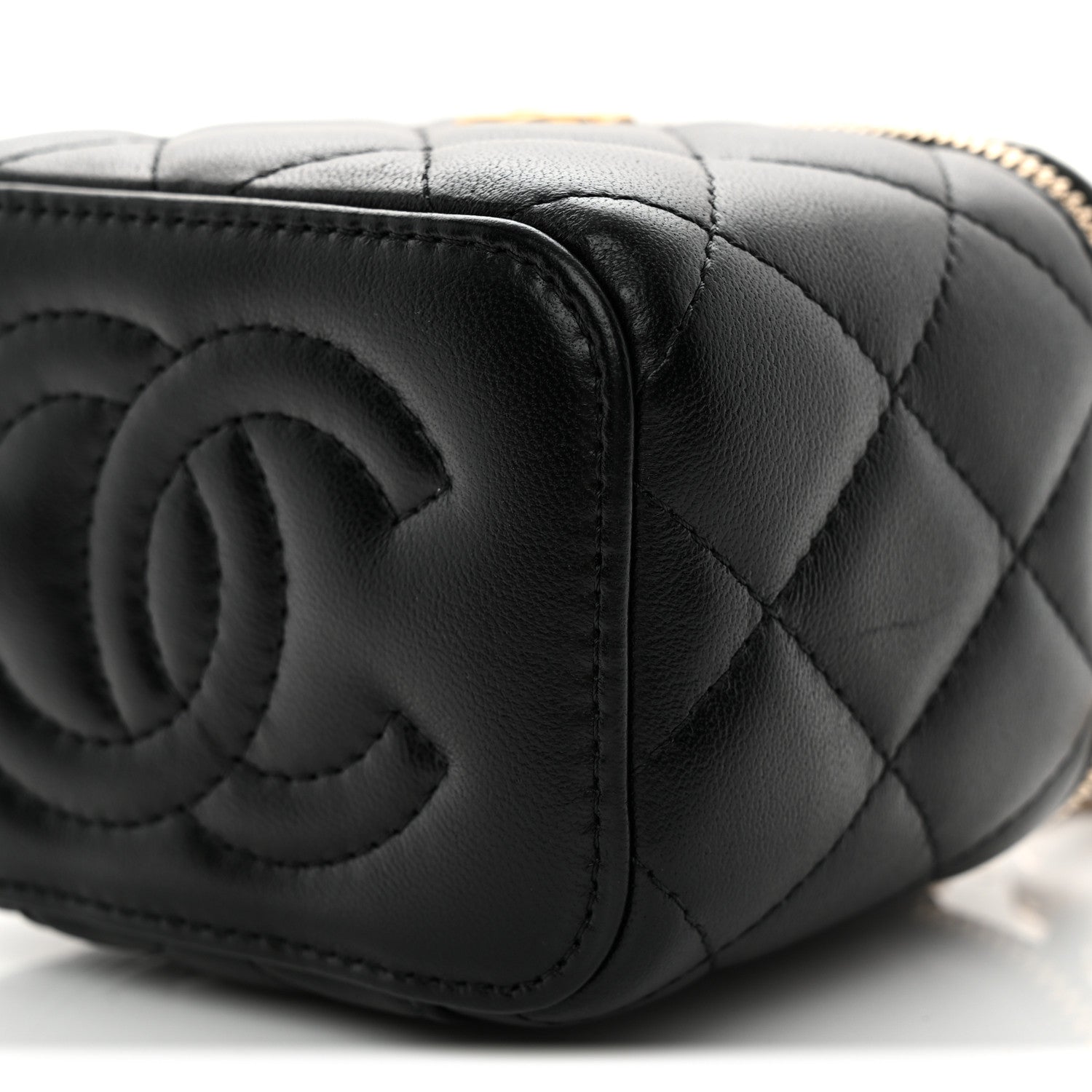 Lambskin Quilted Mini Pearl Crush Vanity Case With Chain Black