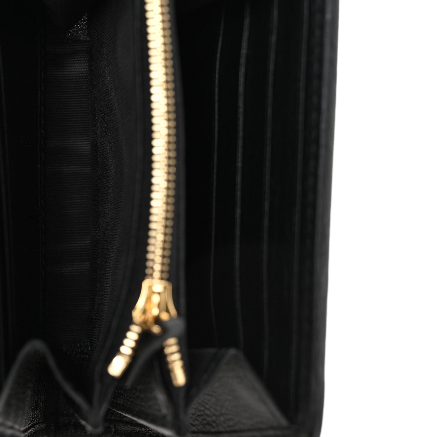 Roxy Calfskin Medium Blondie Chain Wallet Black