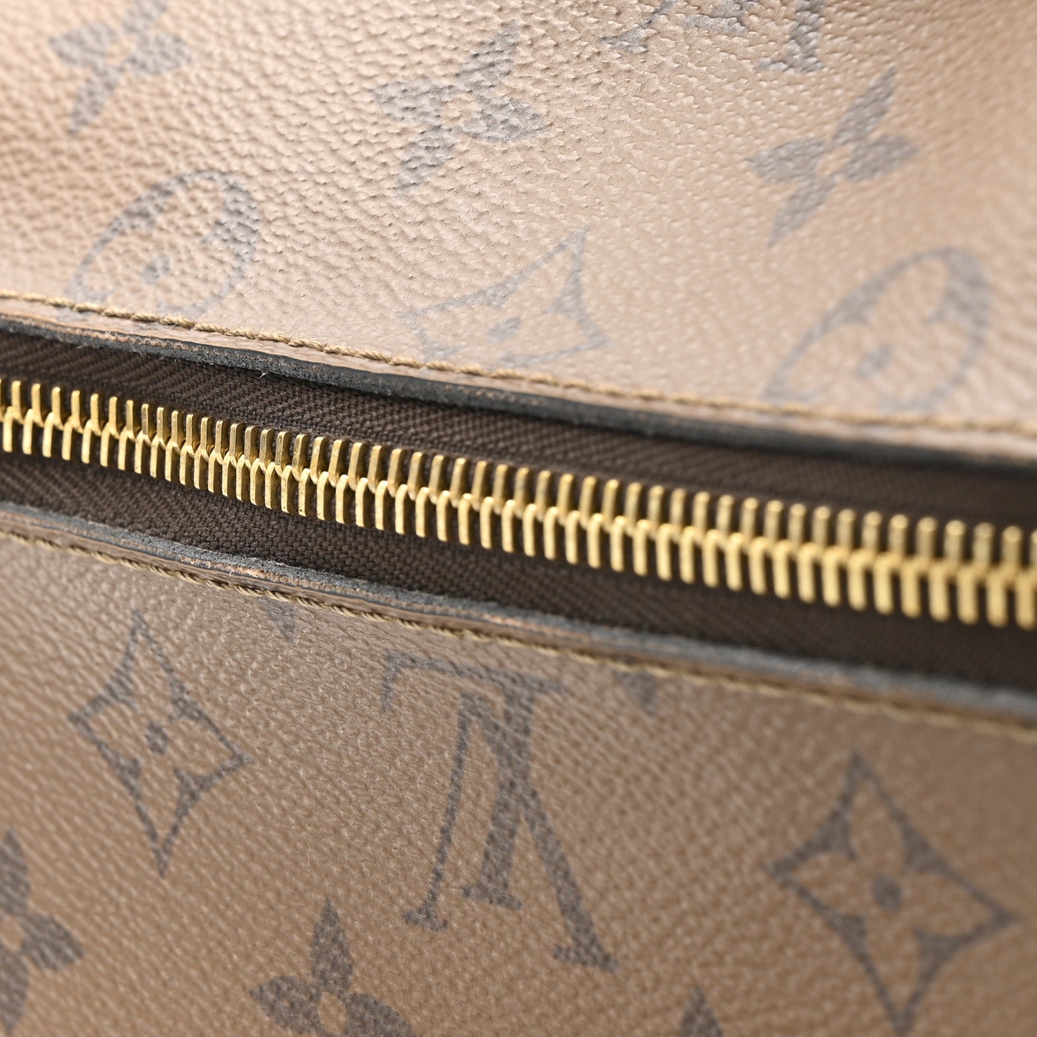 Reverse Monogram Pochette Metis