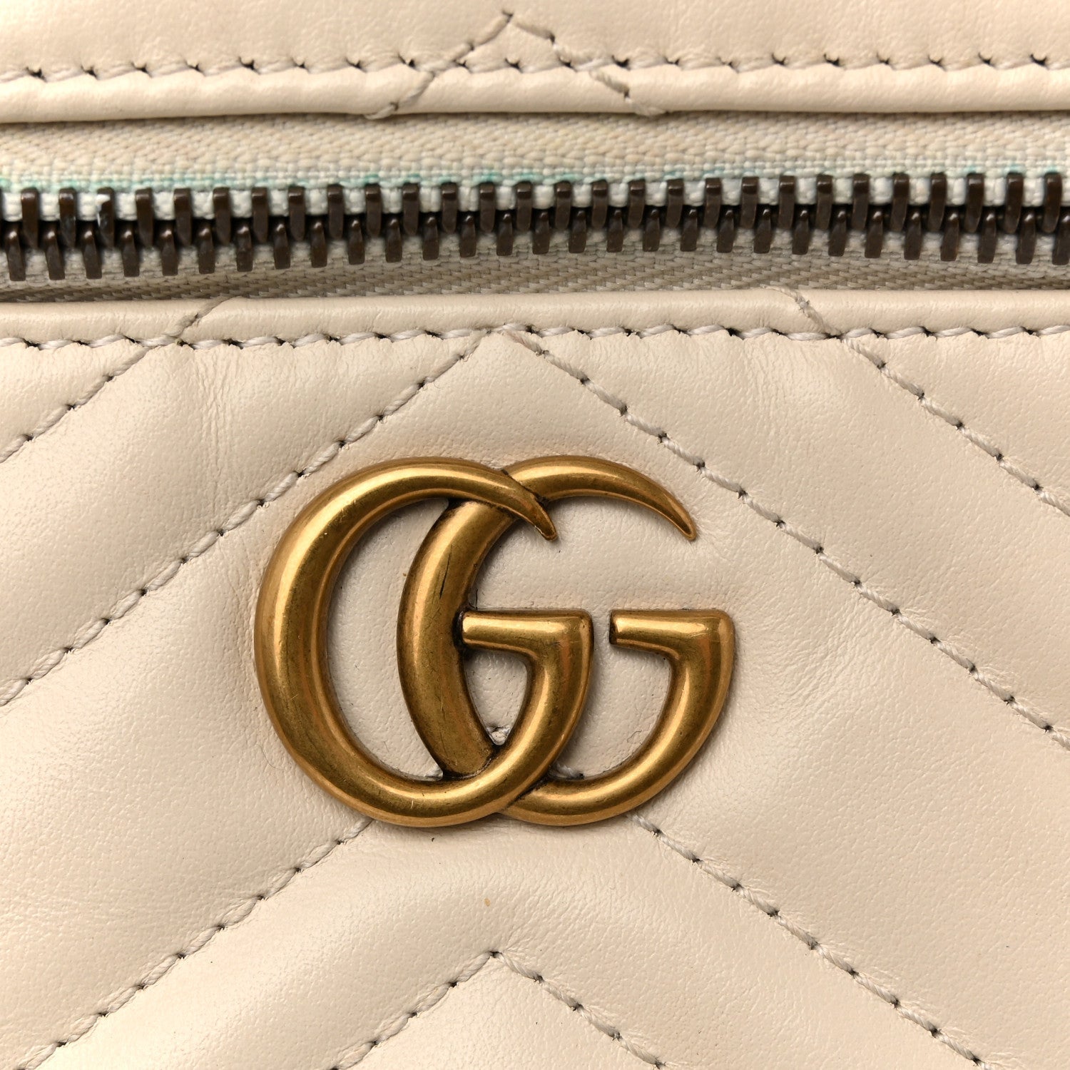 Calfskin Matelasse Chevron Mini GG Marmont Top Handle Bag Mystic White
