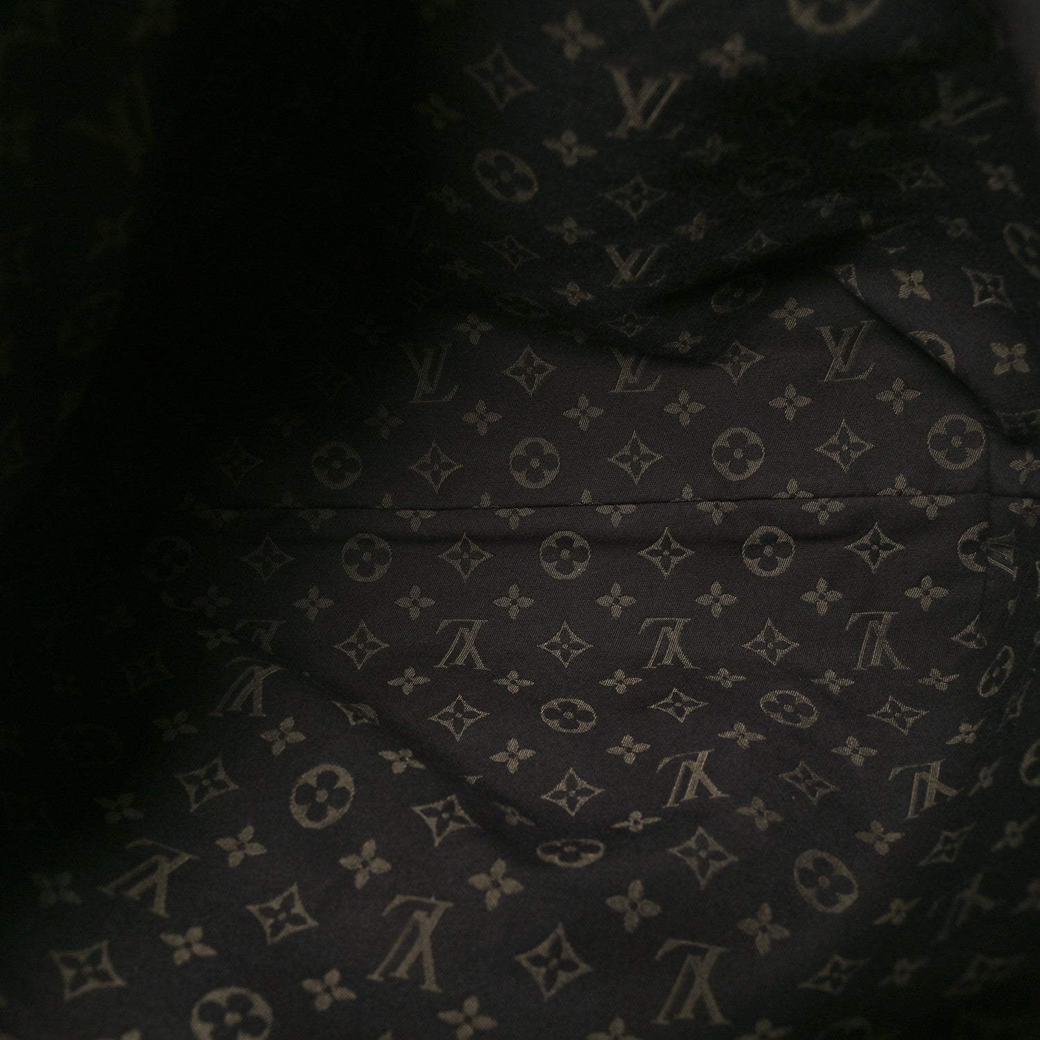 Calfskin Monogram Atlantis Vibe MM Black