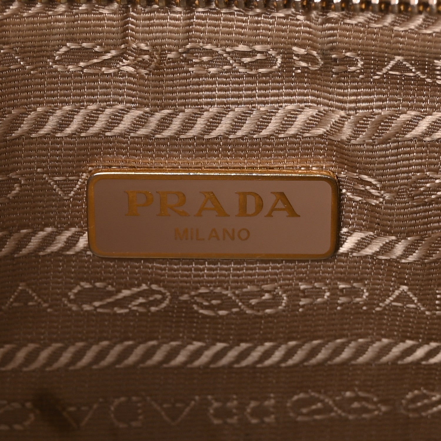 Saffiano Lux Re-Edition 2005 Shoulder Bag Cammeo