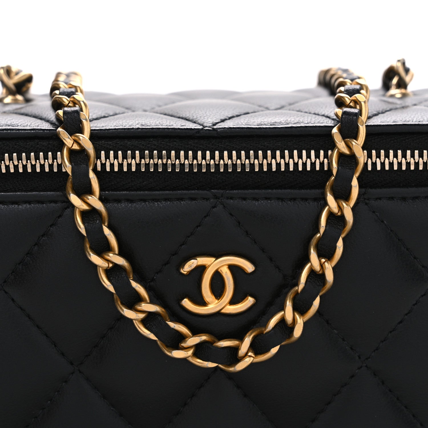 Lambskin Quilted Pearl Crush Small Vanity Case With Chain Black