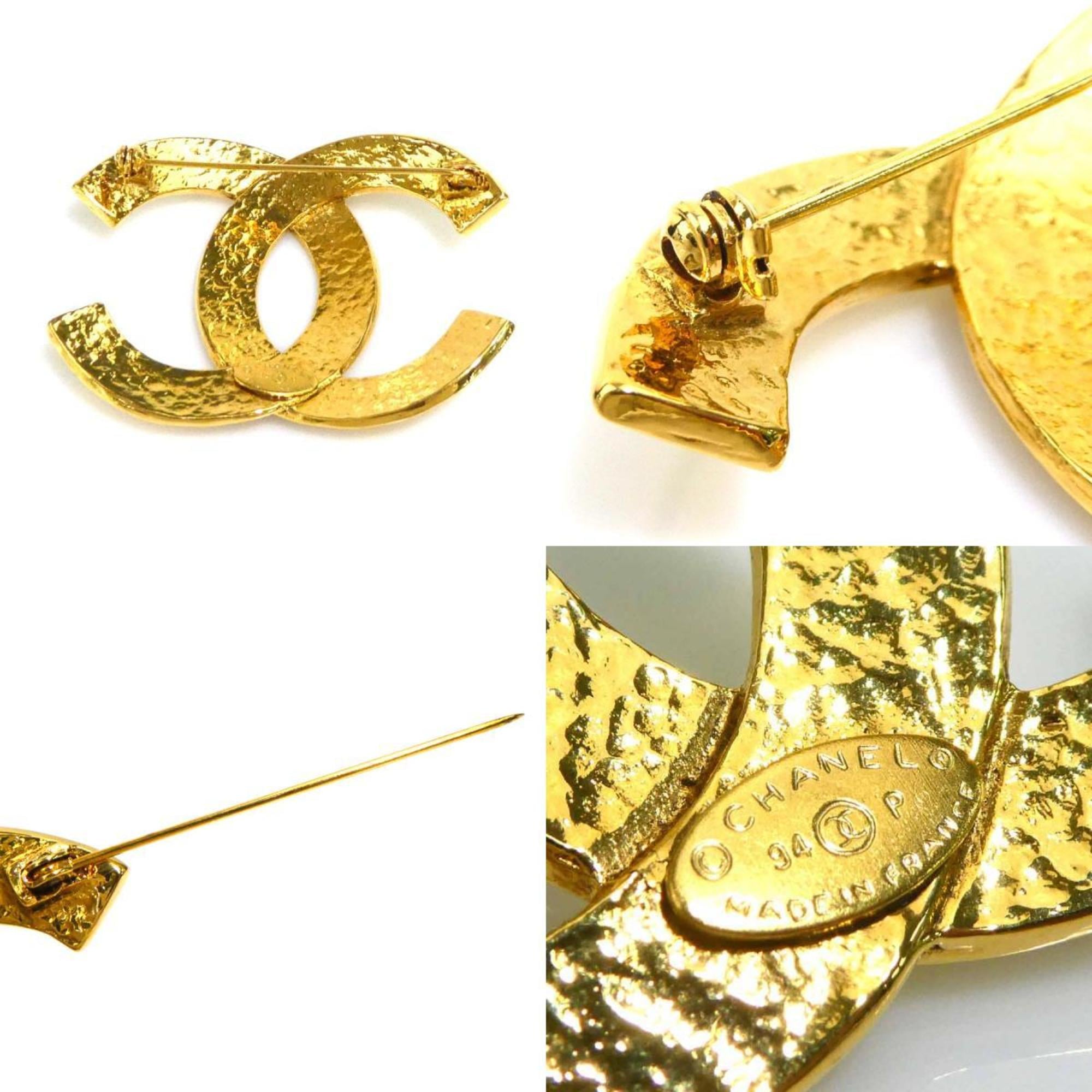 CC Logo Brooch Gold-Tone Metal