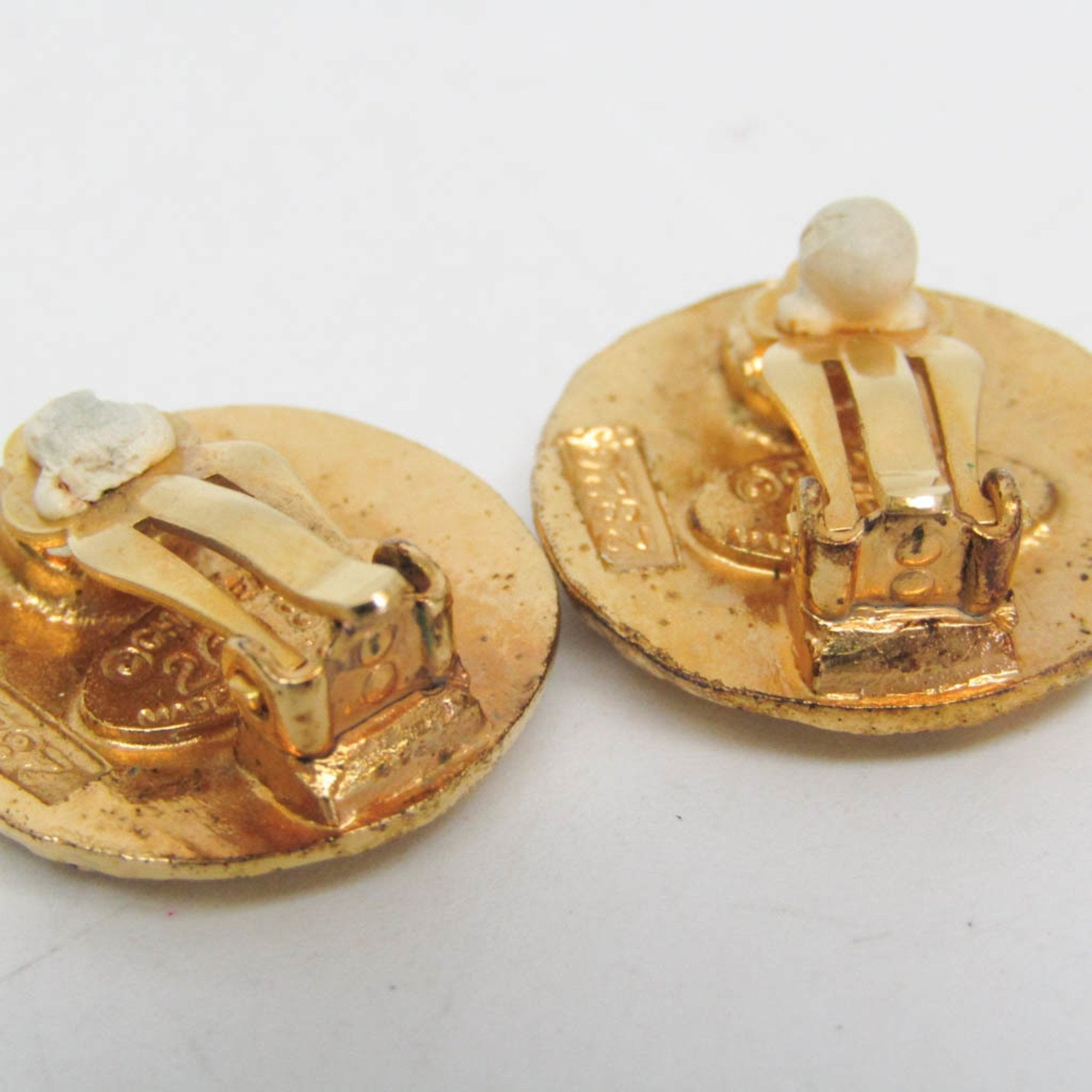 CC Logo Clip-On Earrings Metal Gold-Tone Metal